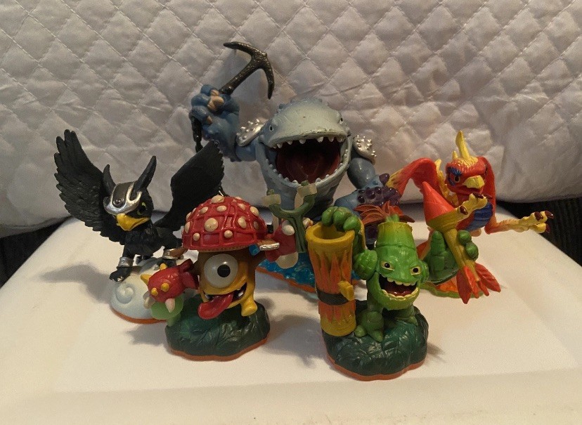 NEEDS TO GO ASAP – Skylanders Lot Of Characters, 2 Portals, & 2 Games