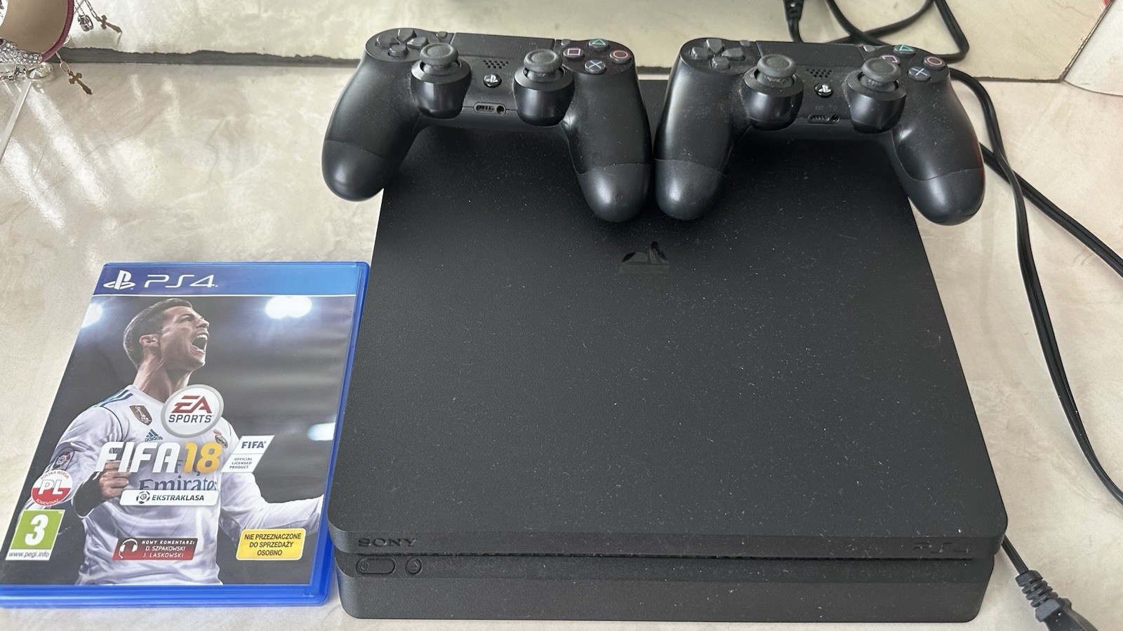 Sony PlayStation 4 Black Console Wi-Fi Capability with Controller &FIFA18