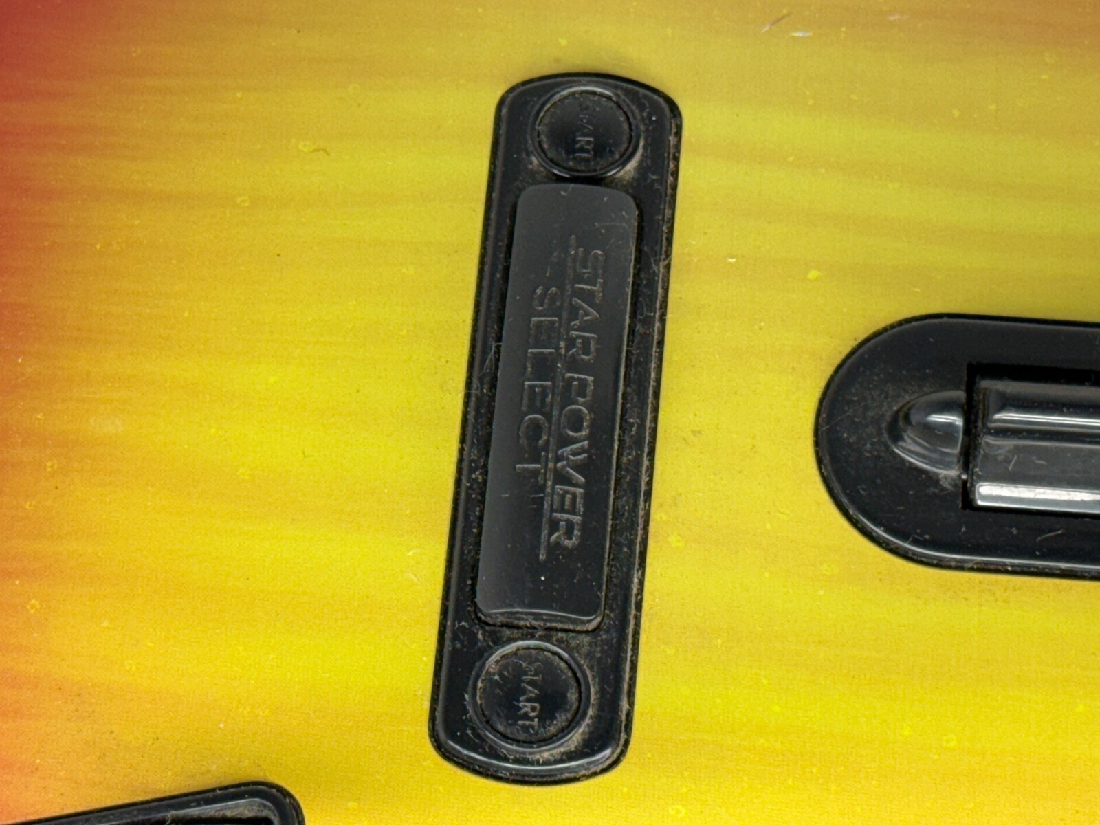 PS2 GUITAR HERO REDOCTANE SUNBURST WIRELESS CONTROLLER 95449.805 + BOX NO DONGLE