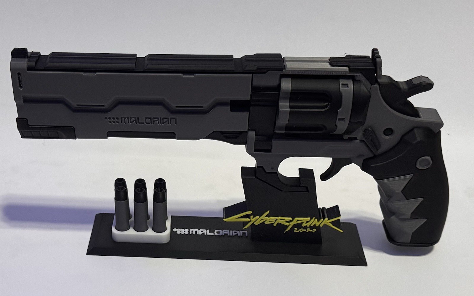 Cyberpunk 2077 Malorian Overture Replica – WITH STAND