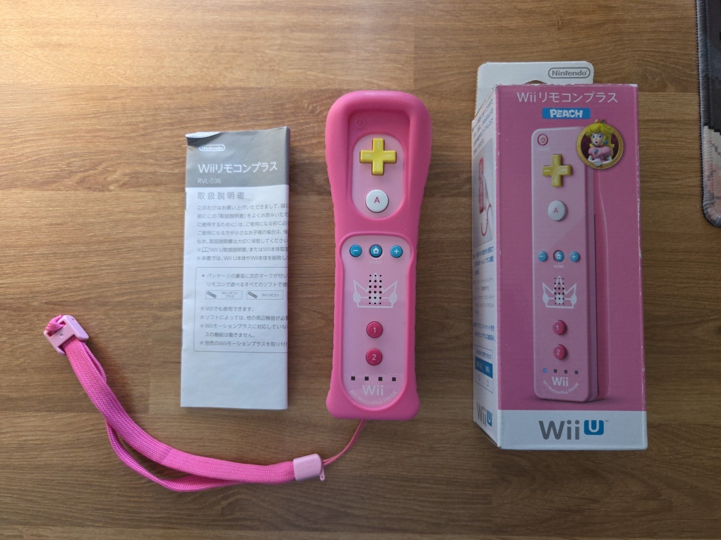 Princess Peach Nintendo Wii Motion Plus Remote Controller Pink in Box w/ Manual