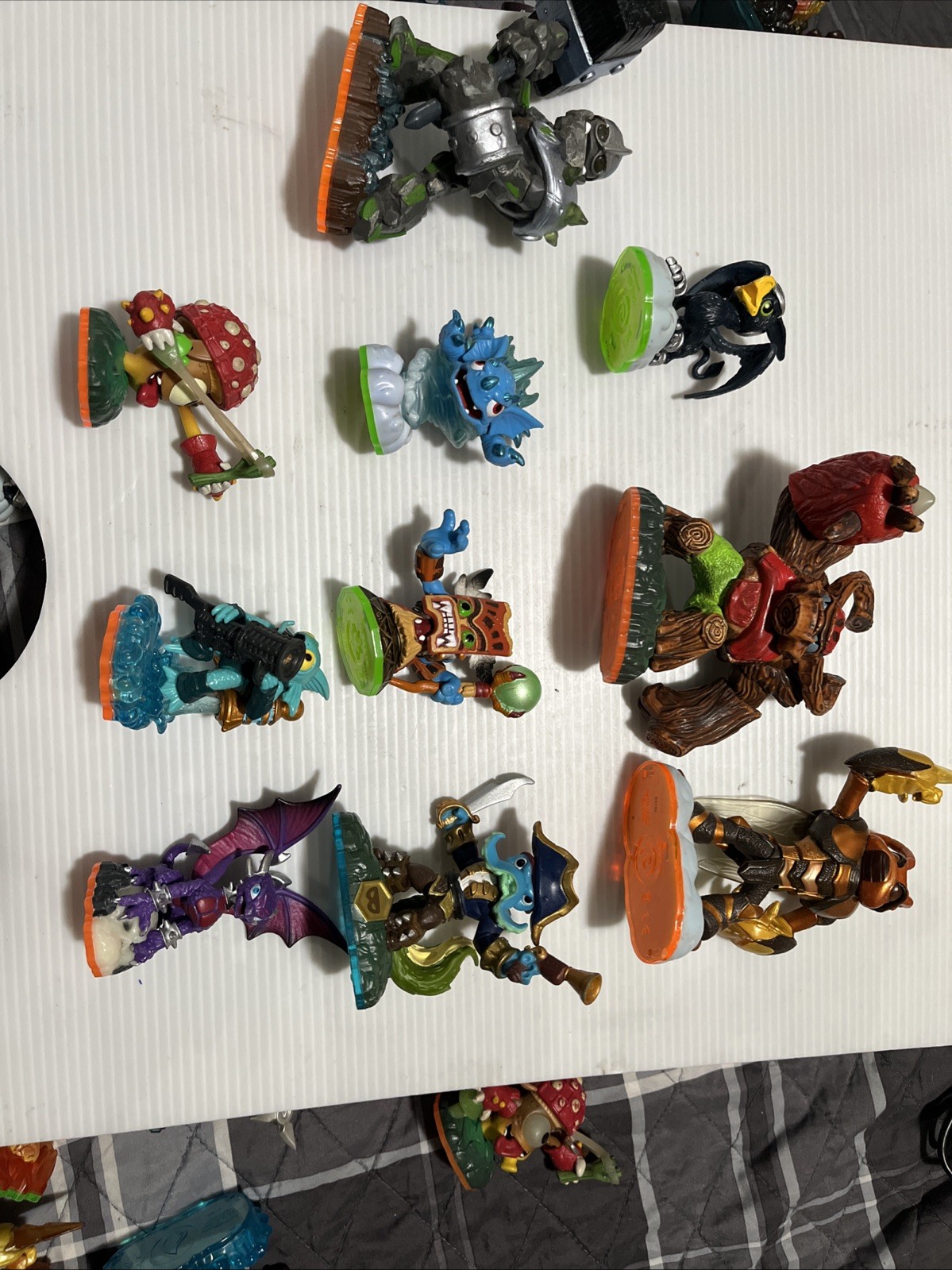 Lot Of 50 Skylanders incluyed enigma and more interesting character