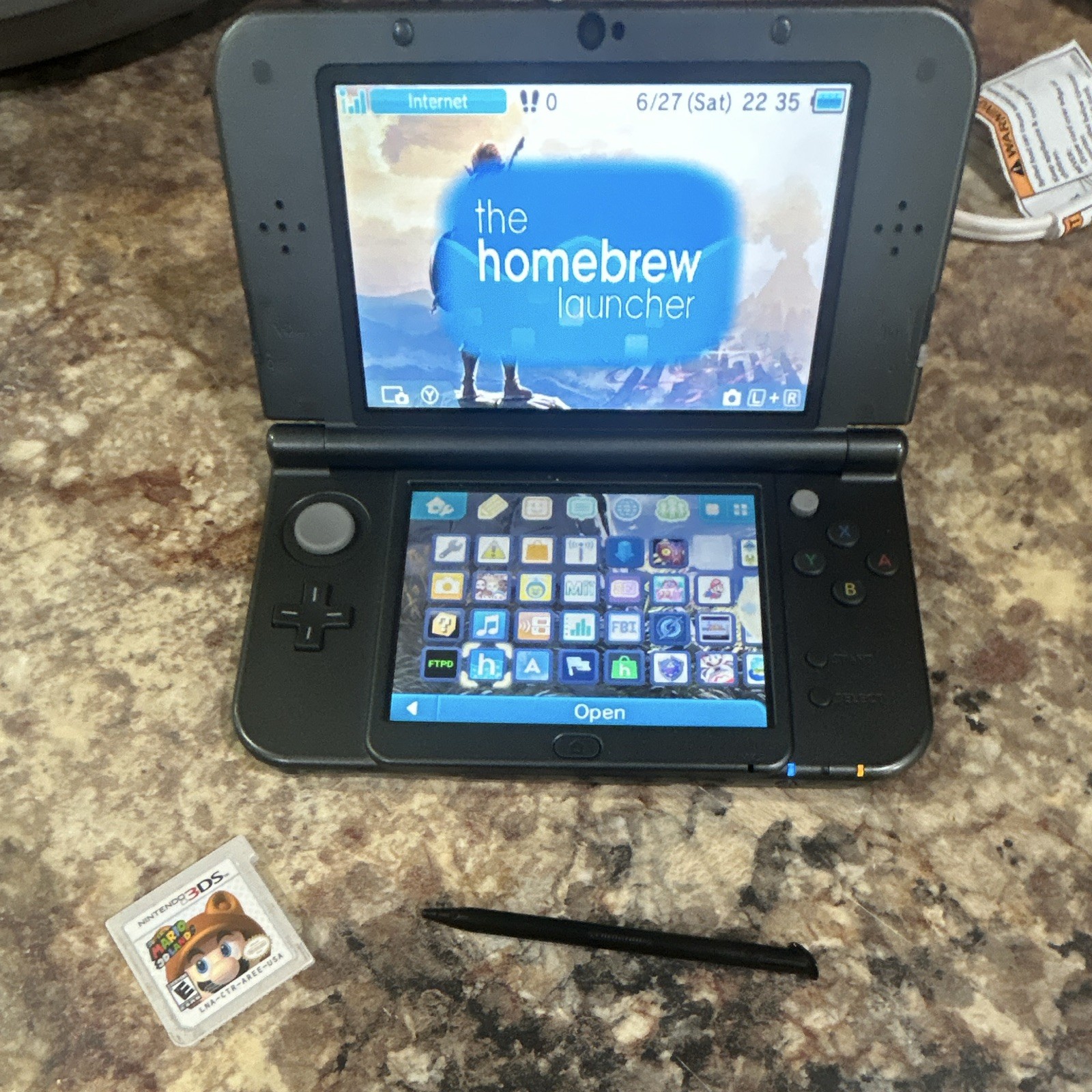 Nintendo New 3DS XL Handheld System 128 GBsd card charger and stylus included