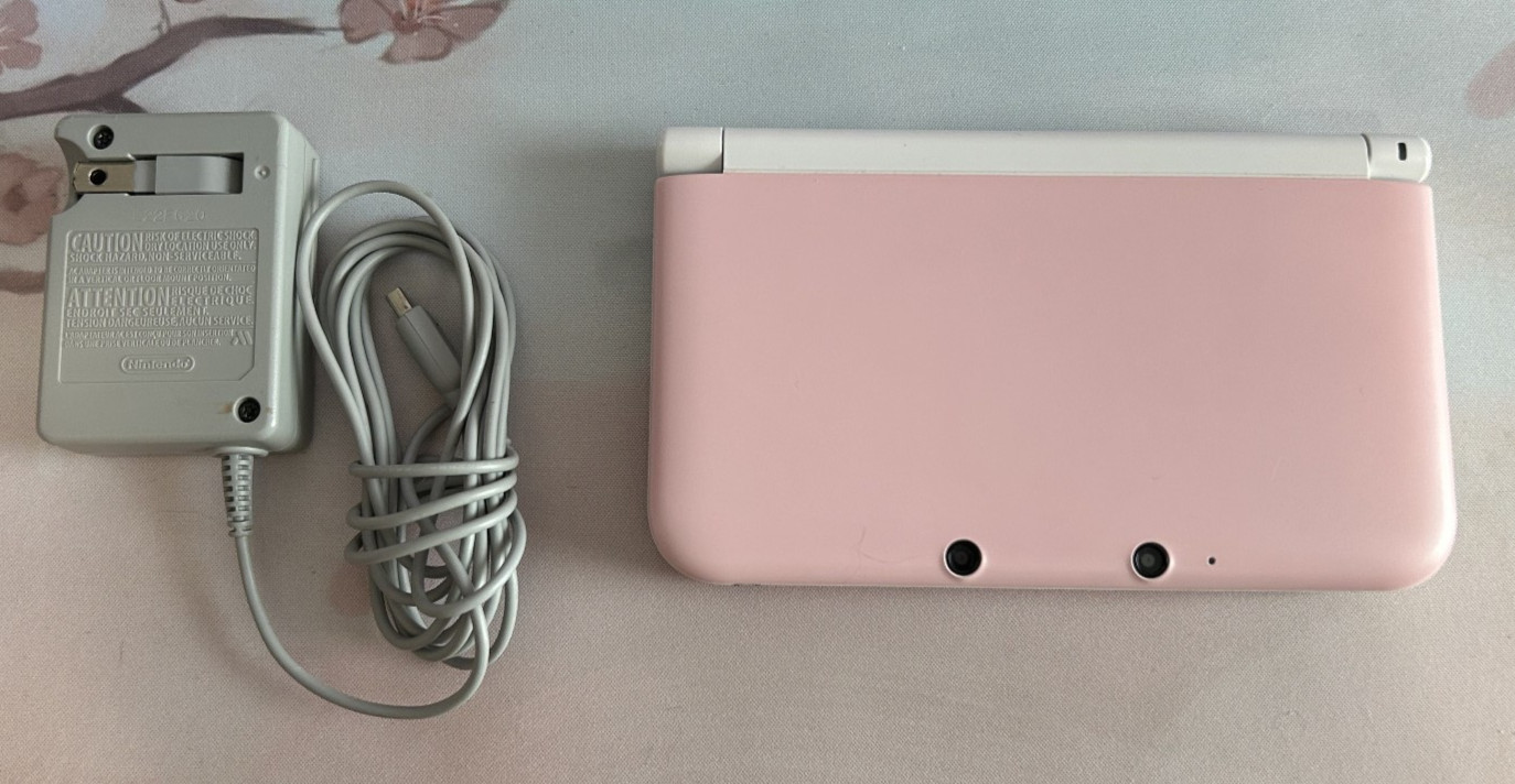 Nintendo 3DSLL/XL Region Unlocked w/ 128G mSD