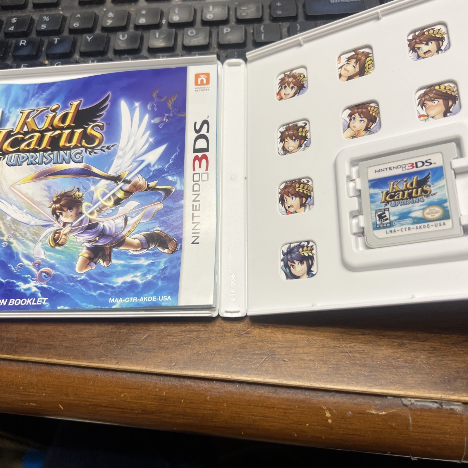 Kid Icarus Uprising (nintendo 3DS, 2012)