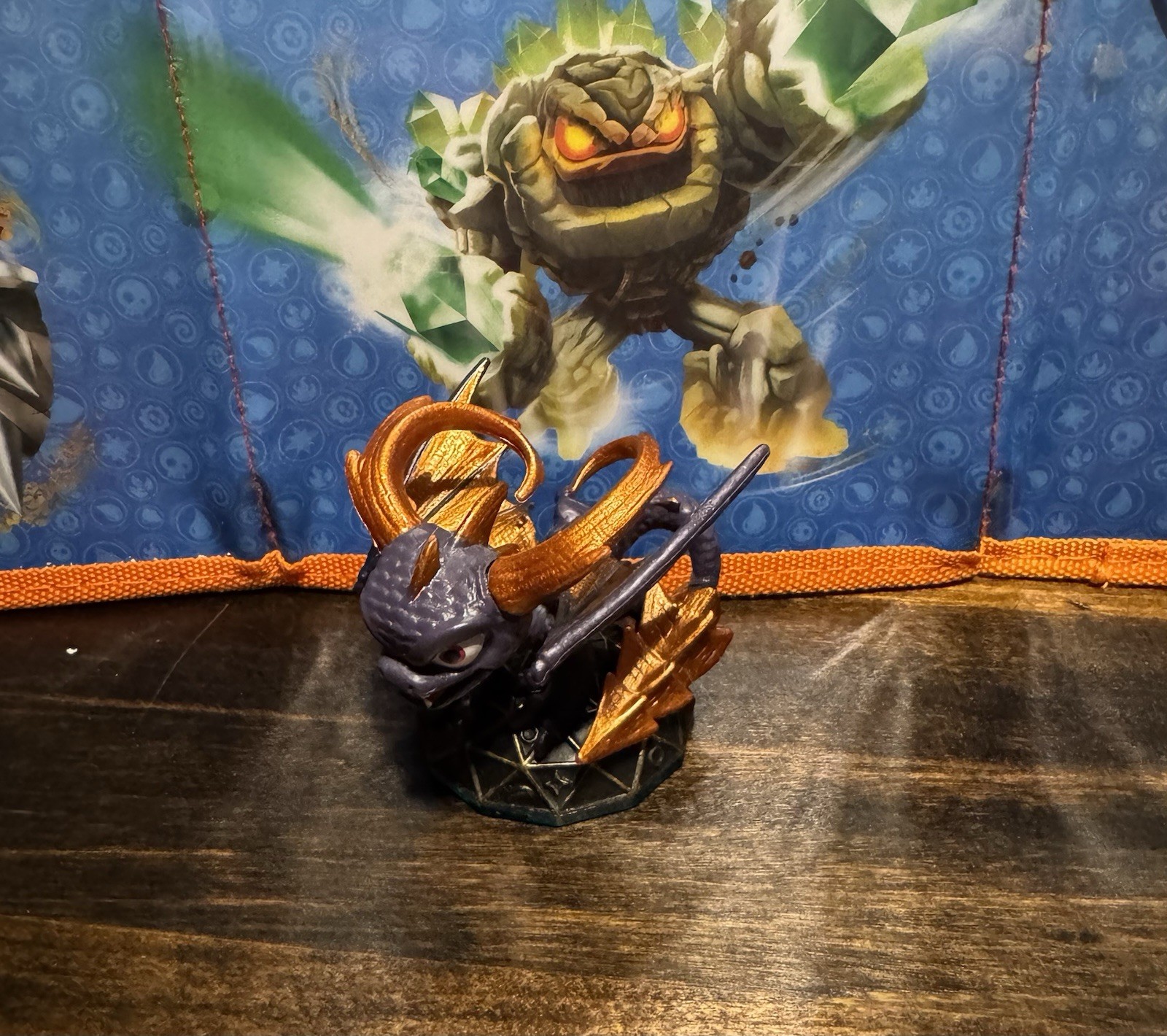 Skylanders Collection 11 Figures , travel bag and copy of game