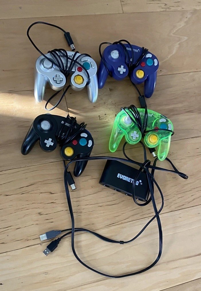 Lot of 4 Assorted Third Party GameCube Controllers 2 work! Also 4 to 1 Adapter
