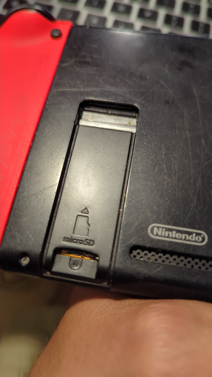 Nintendo Switch Console HAC-001 32GB *no joycons/used/works* w/charger and contr