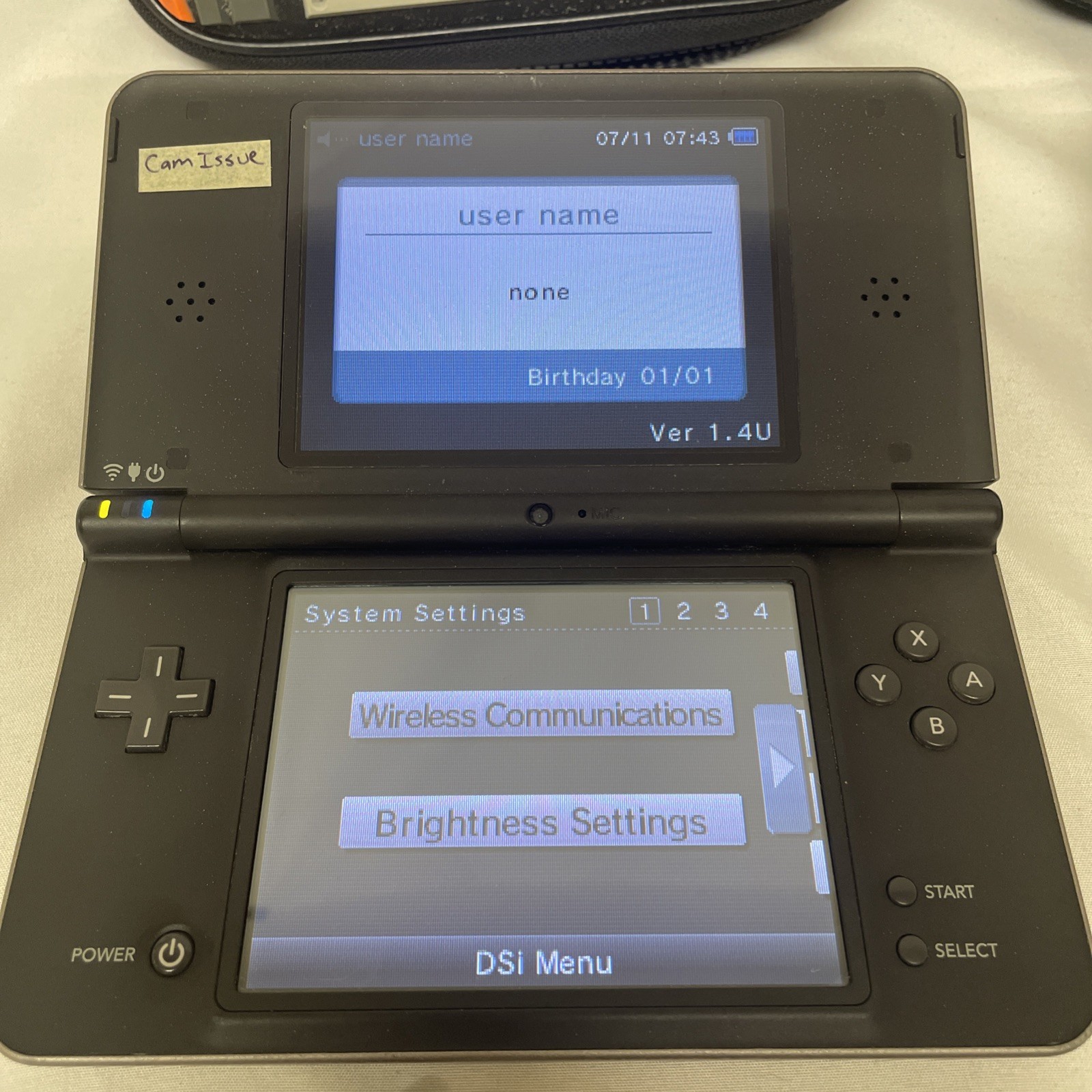 Nintendo DSi XL – Bundle – READ