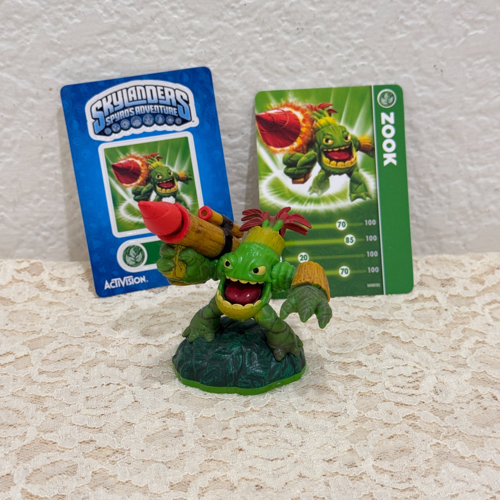 Skylanders Spyro’s Adventure Zook Figure 2011 Activision with 2 Cards Life
