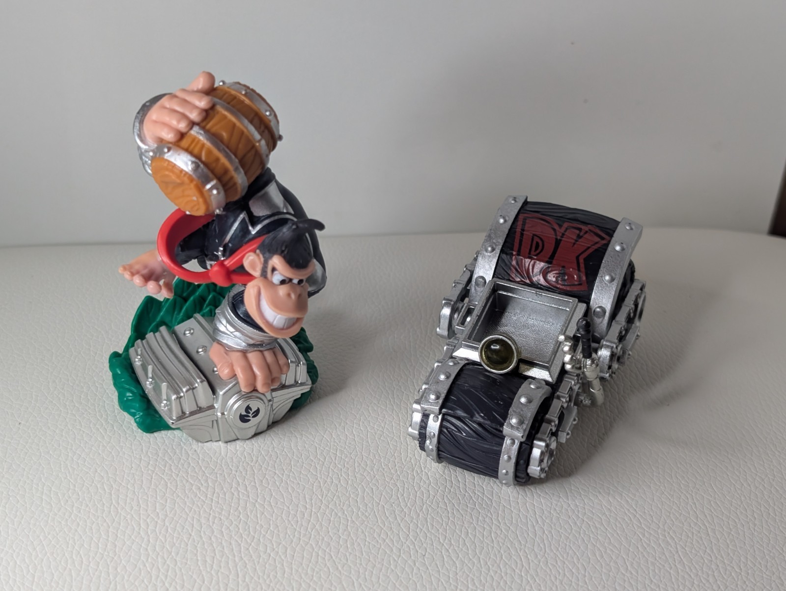 Skylanders Superchargers Dark Turbo Charge Donkey Kong W/ Dark Barrel Blaster