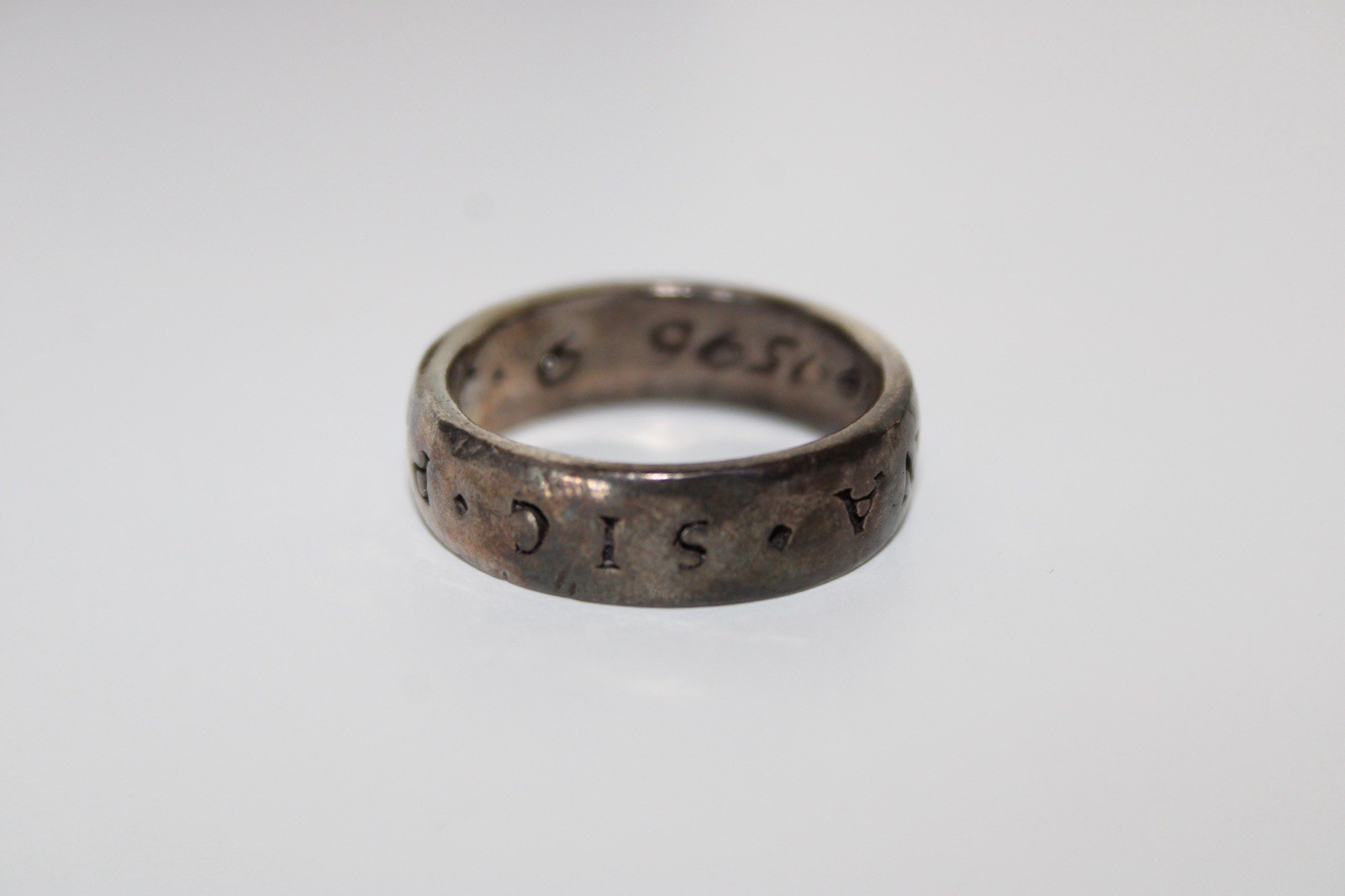 LIMITED UNCHARTED Nathan Drake Collectible Ring(415/1000) + FREE RARE Flashlight