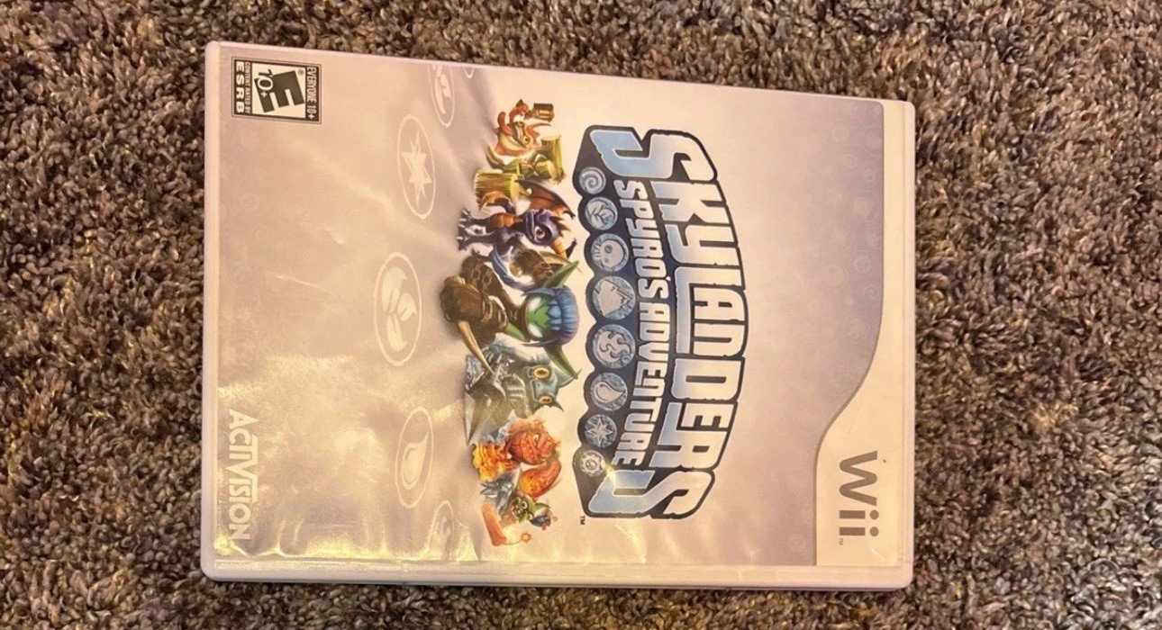 Skylanders Spyros Adventure/ Series 1/ Gen 1: 18 lot with Game