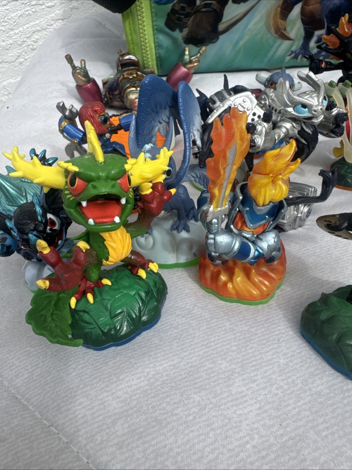 Spyro’s Adventure Skylanders Bag w/ 20 Skylander Figures
