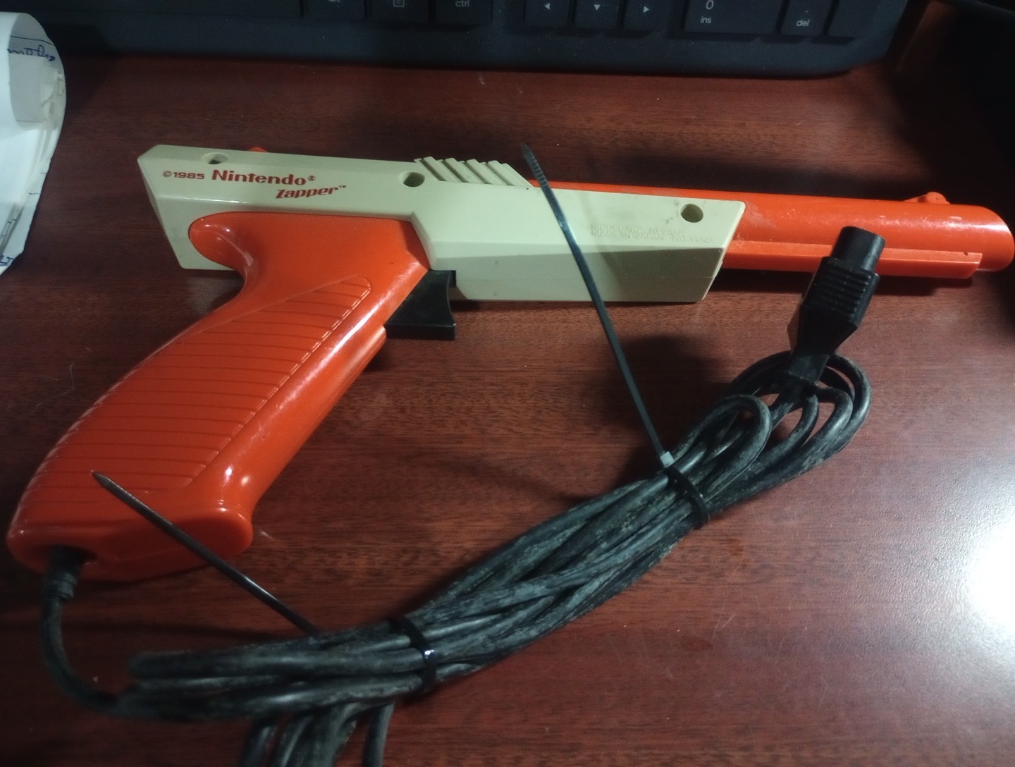 Pistola De Luz Nintendo Nes Zapper Anaranjada Y Crema