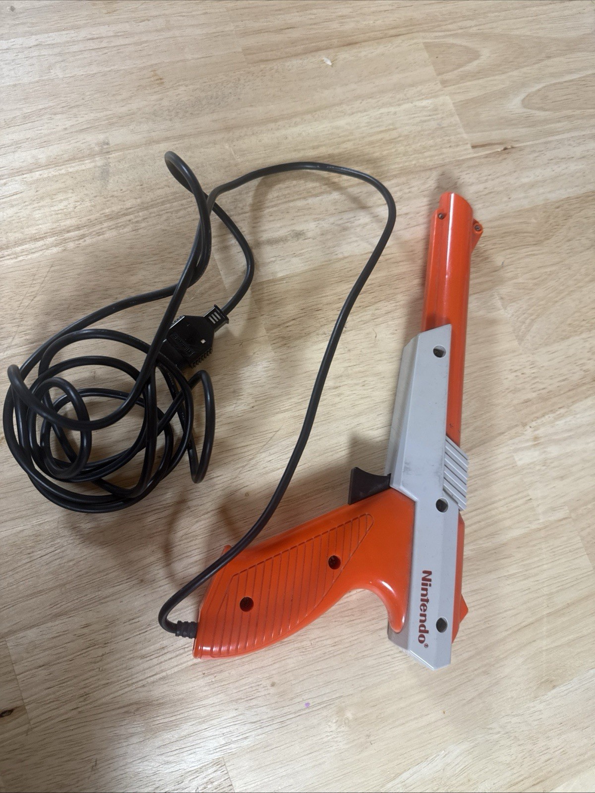 Original 1985 Orange Nintendo NES Zapper Duck Hunt Gun NES-005 OEM Light Gun