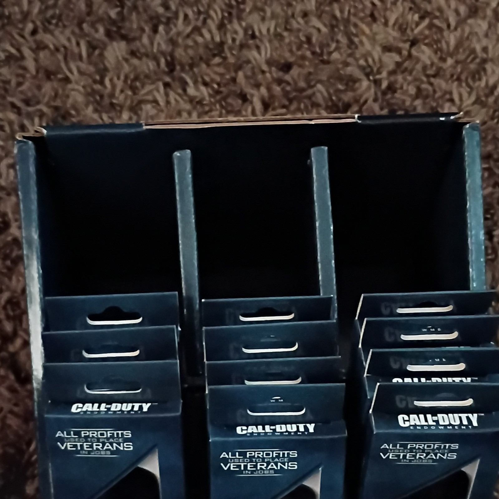 Call of Duty Display Box w/ 11 Dog Tag Endowment Ghosts Limited Edition Dog Tag