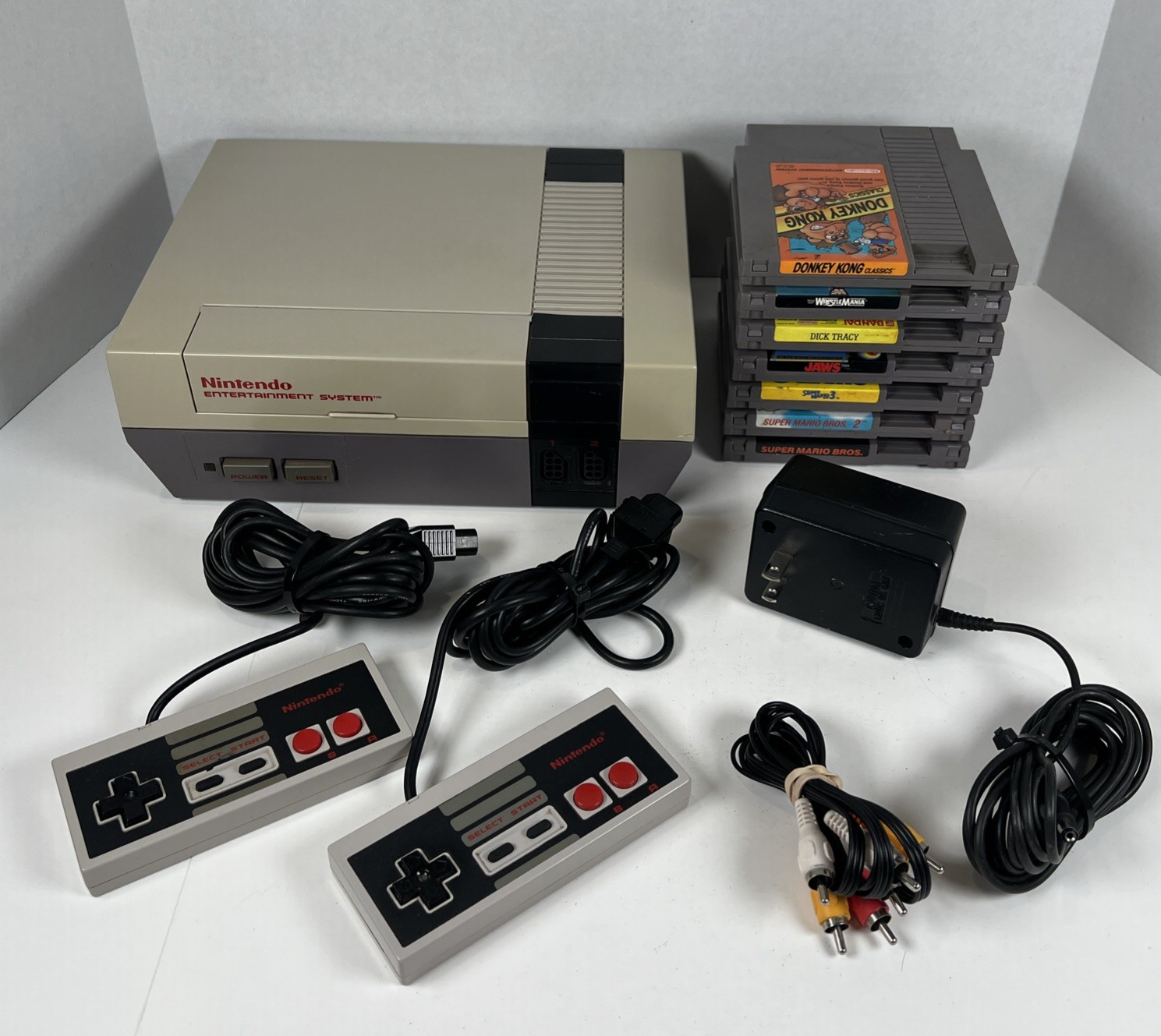 Nintendo NES Console Bundle – 7 Games – 2 Controllers – Tested And Working