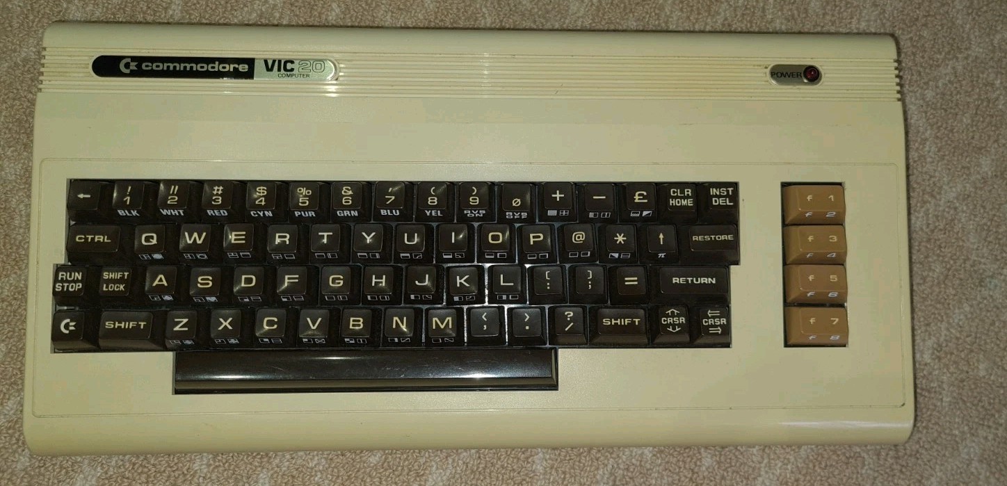Commodore Vic 20 Boxed VINTAGE BUNDLE VIDEO AND COMPUTER GAME NOSTALGIA RARE