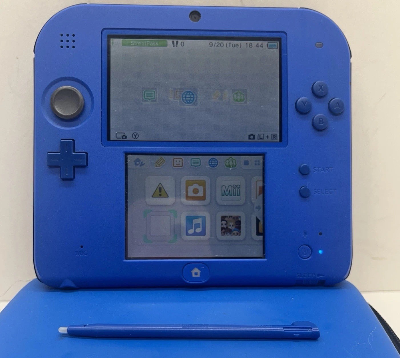 Nintendo 2DS Blue Handheld System Console W Case & Animal Crossing NL & WW