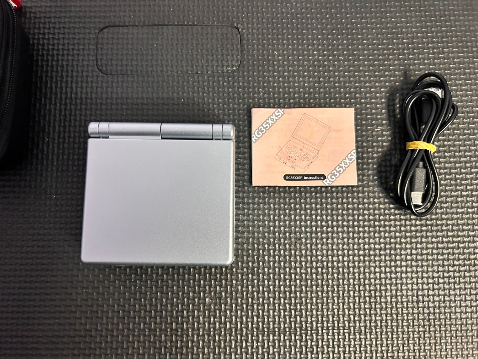ANBERNIC RG35XX SP (64GB GAME CARD) KNULLI 2 OS (SILVER) GXRG