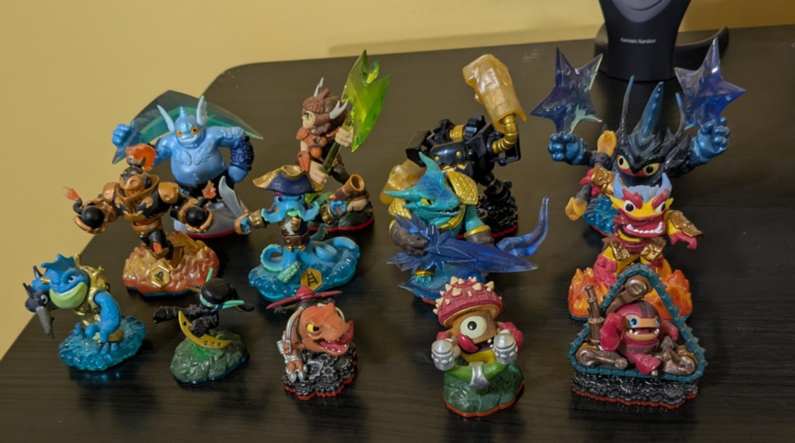 Various Skylanders Lot of 13 Figures