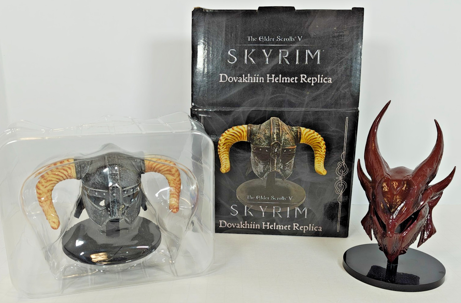 Lootcrate Replica Skyrim Decor Helmets Dovakhiin and Daedrik