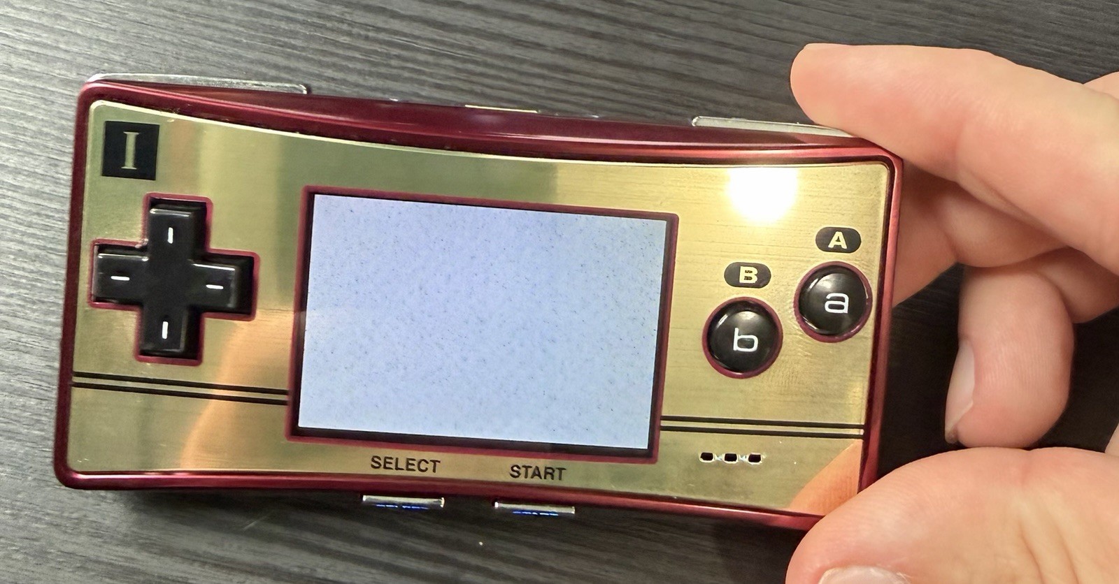 Nintendo Gameboy Micro OXY001 Famicom 20th Anniversary ** SCREEN NOT WORKING **