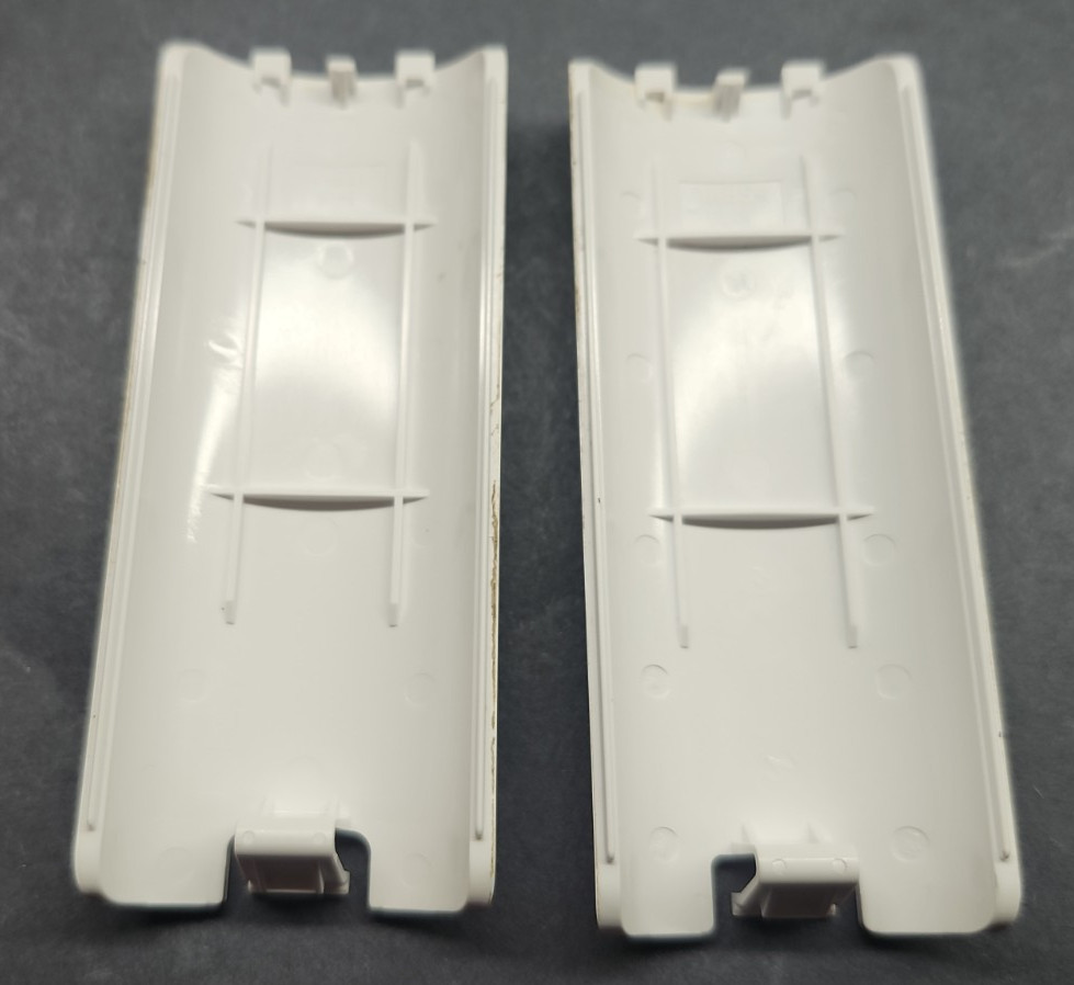 2x Genuine OEM Nintendo Wii Remote Replacement Back Battery Door Cover White