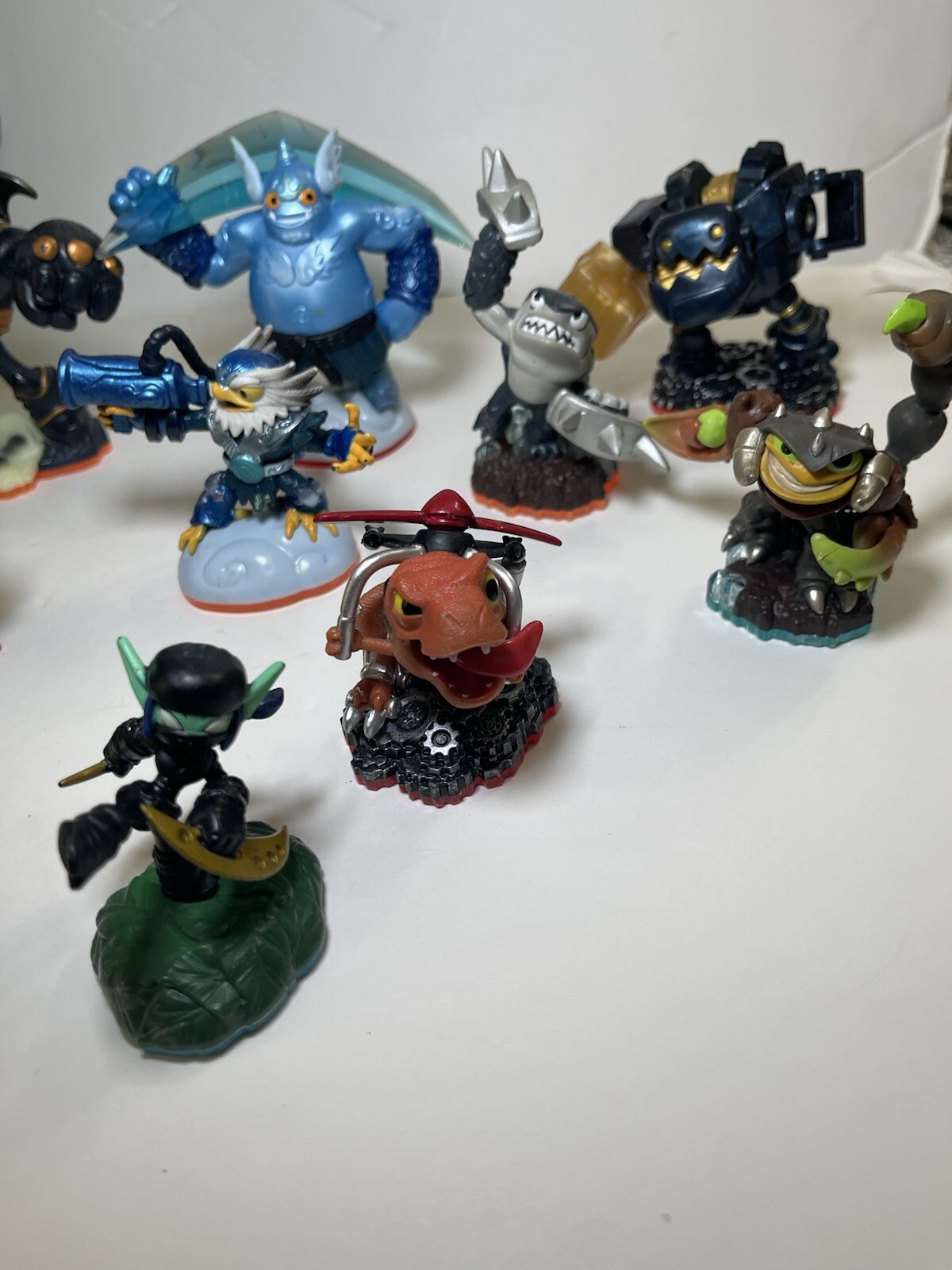 Skylanders Giants Lot of 12, Including Carrying Case