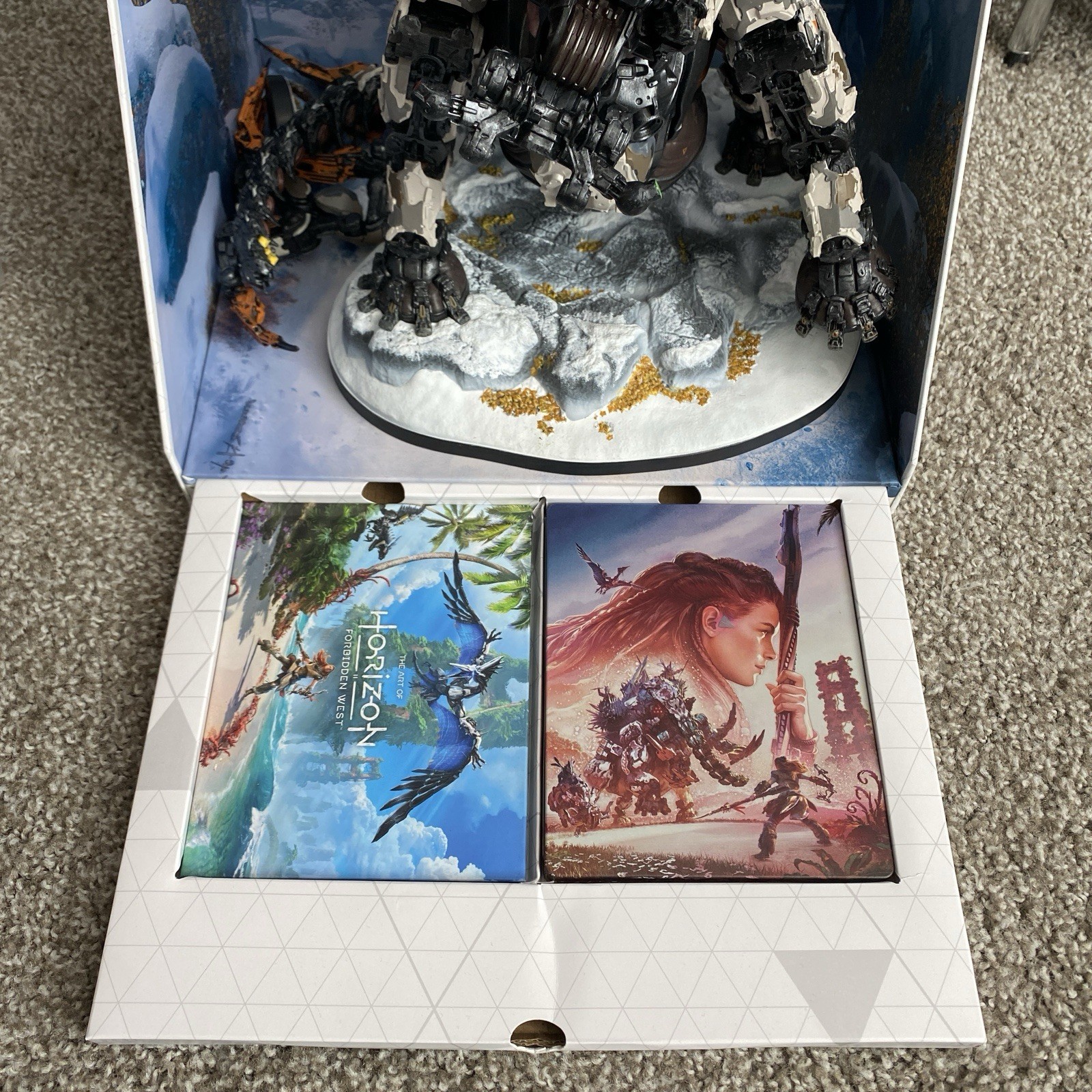 Horizon Forbidden West Collector’s Edition – Tremortusk & Aloy Statue (No Game)