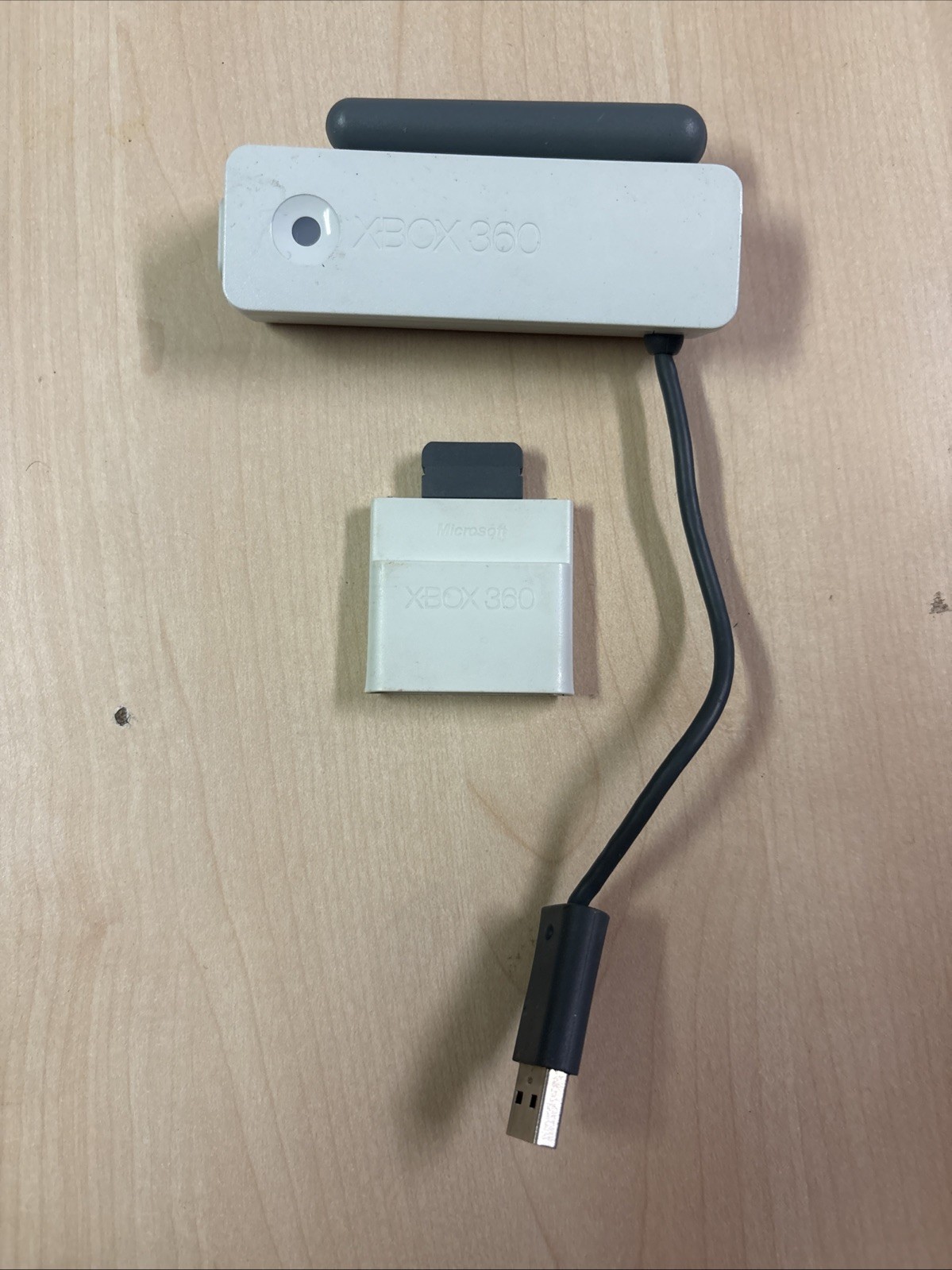 XBOX 360 WIRELESS NETWORK ADAPTER & 256MB MEMORY CARD