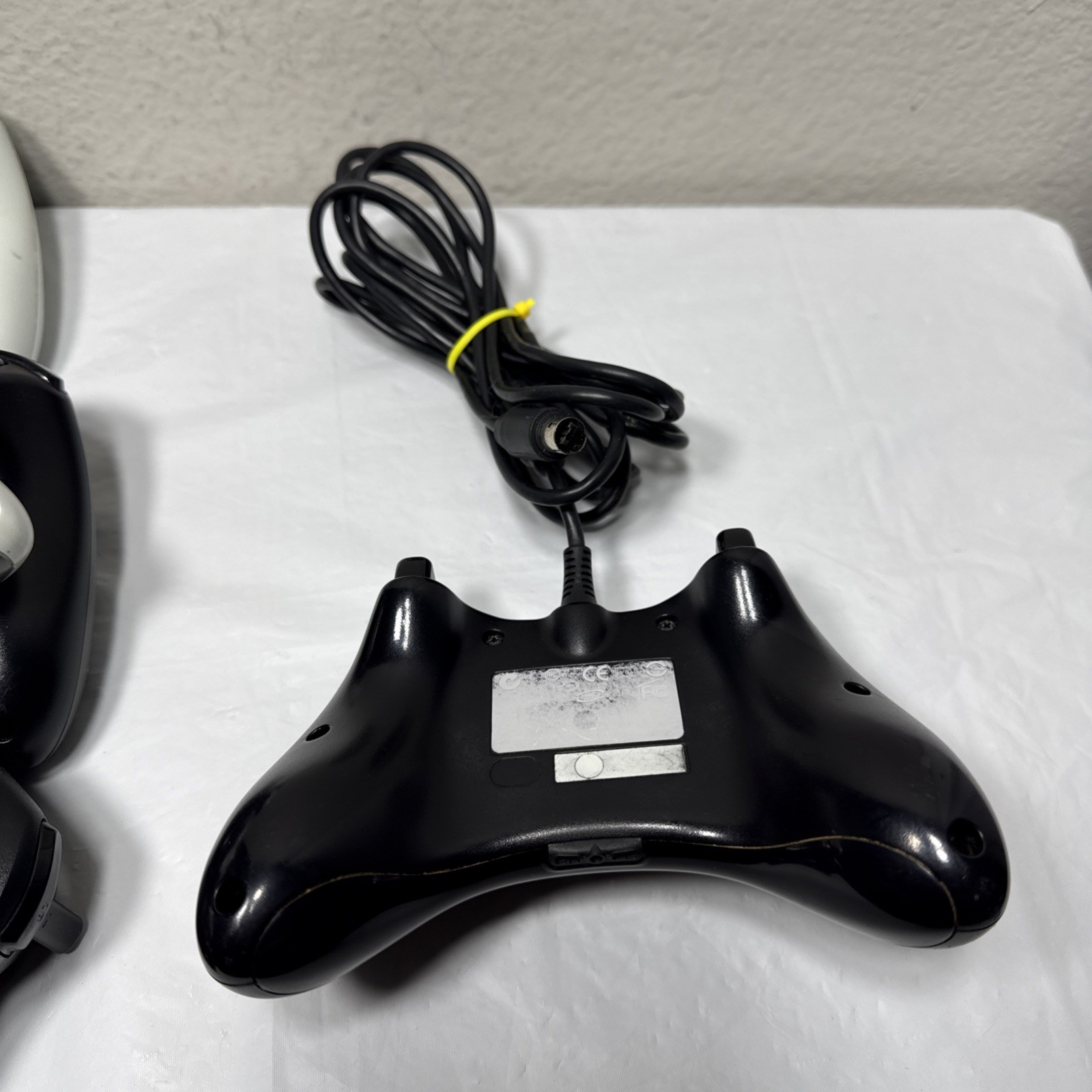 Lot of 6 OEM Microsoft Xbox 360 Controllers Five Wireless And One Wired