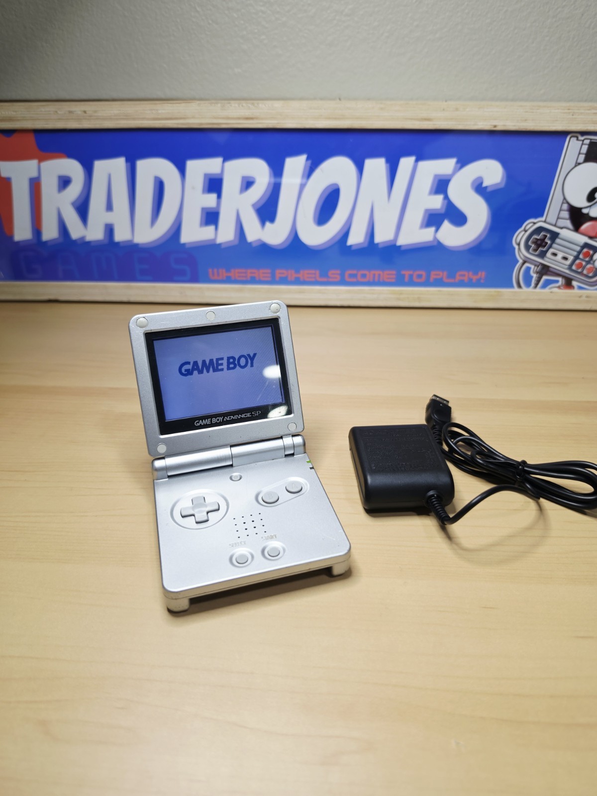 Nintendo Game Boy Advance SP AGS-001 W Charger Tested