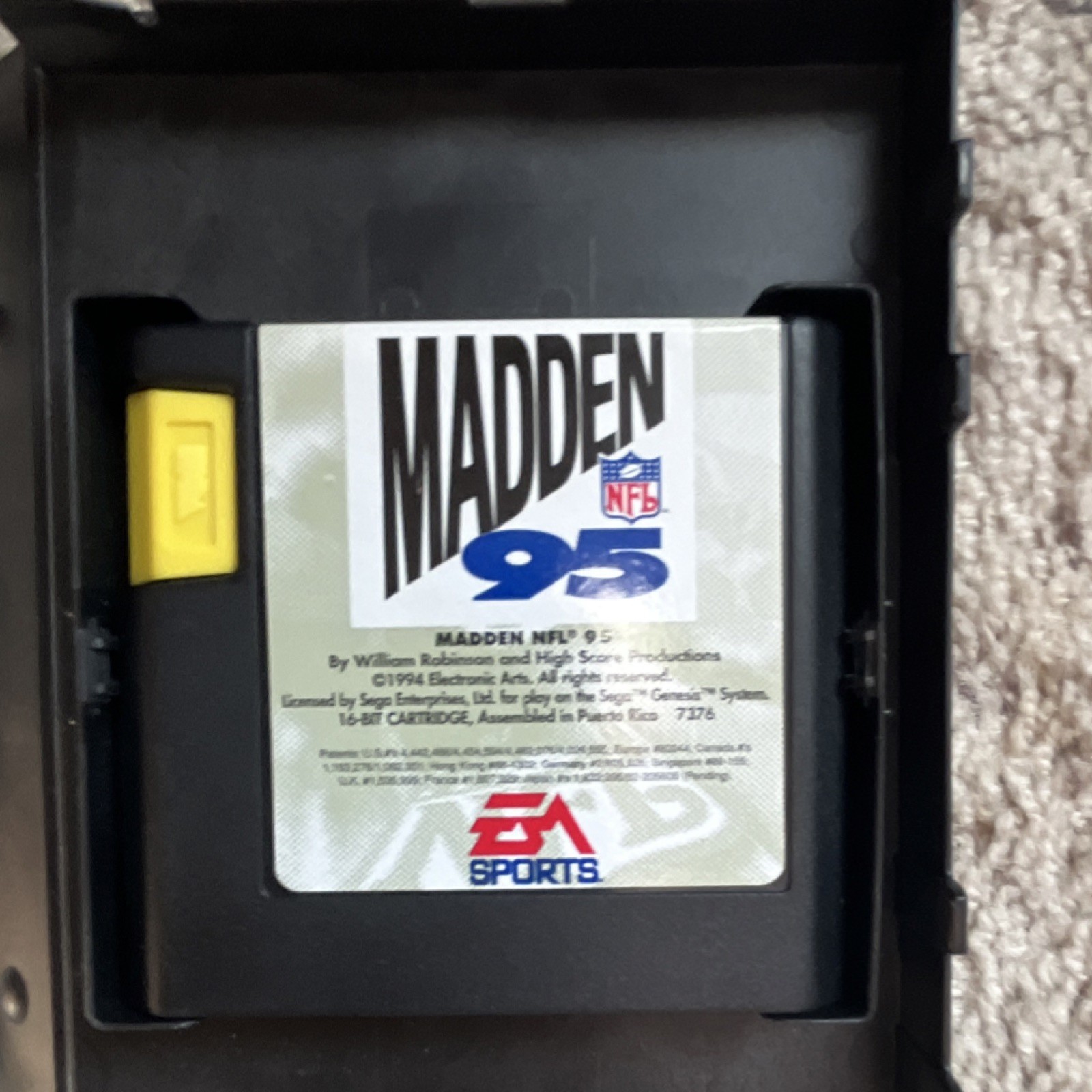 EA SPORTS Madden NFL 95 Sega Genesis Cartridge, Case & Manual American Football