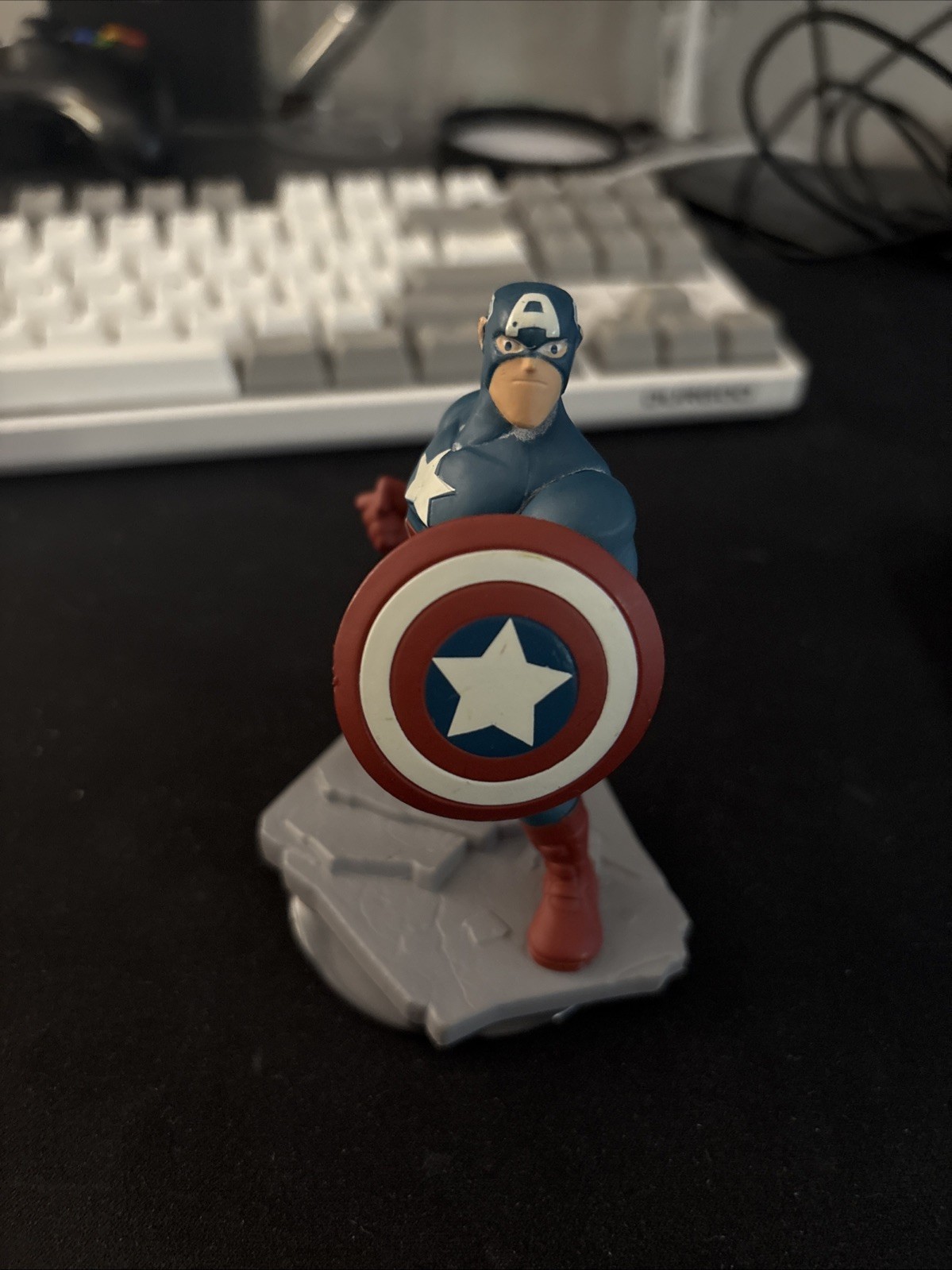 Disney Infinity Captain America, Thor, Black Widow, Hulk, Stark Tower, Game Pad