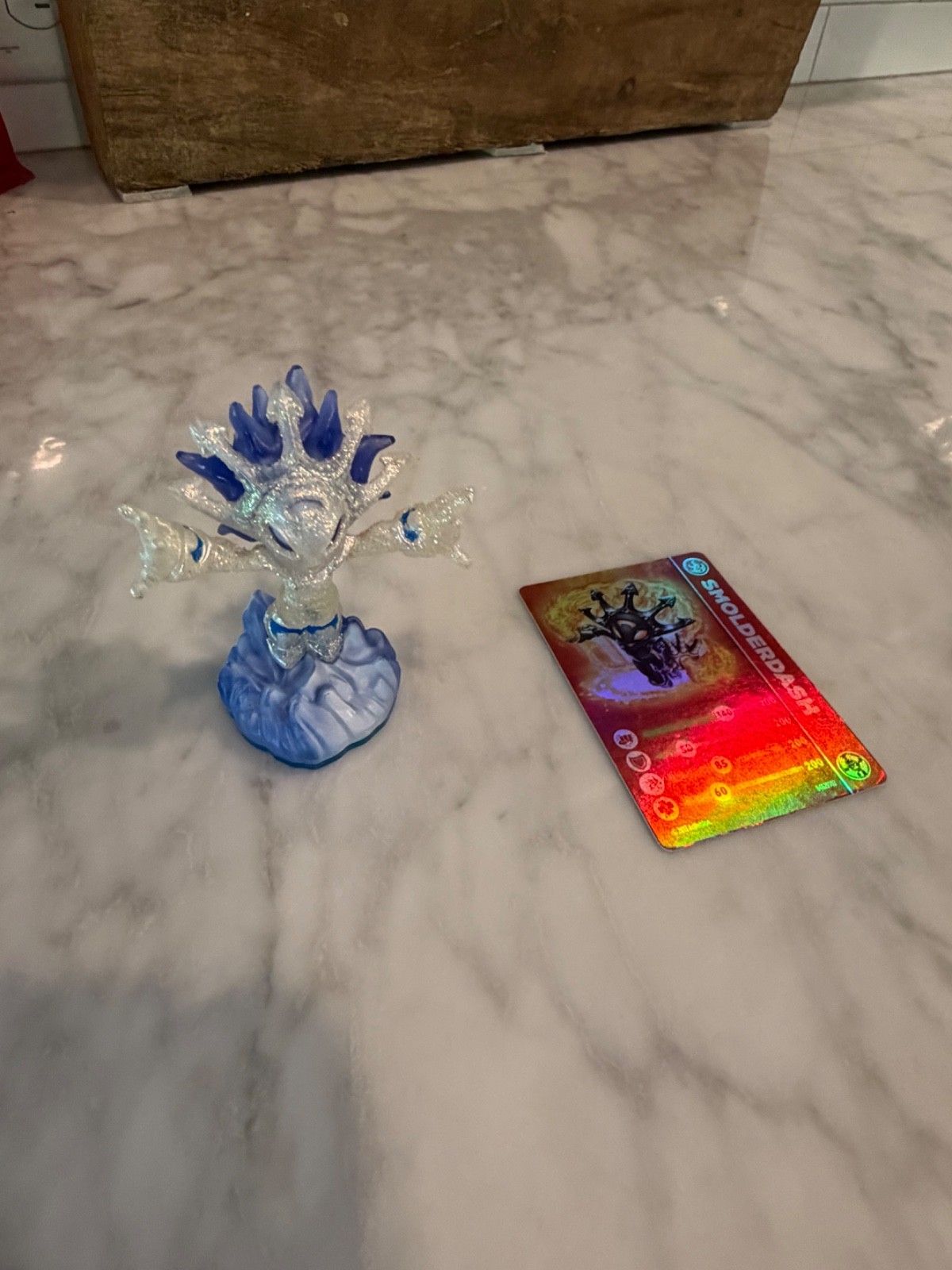 Skylanders lightcore smolderdash Snowderdash employee edition with card