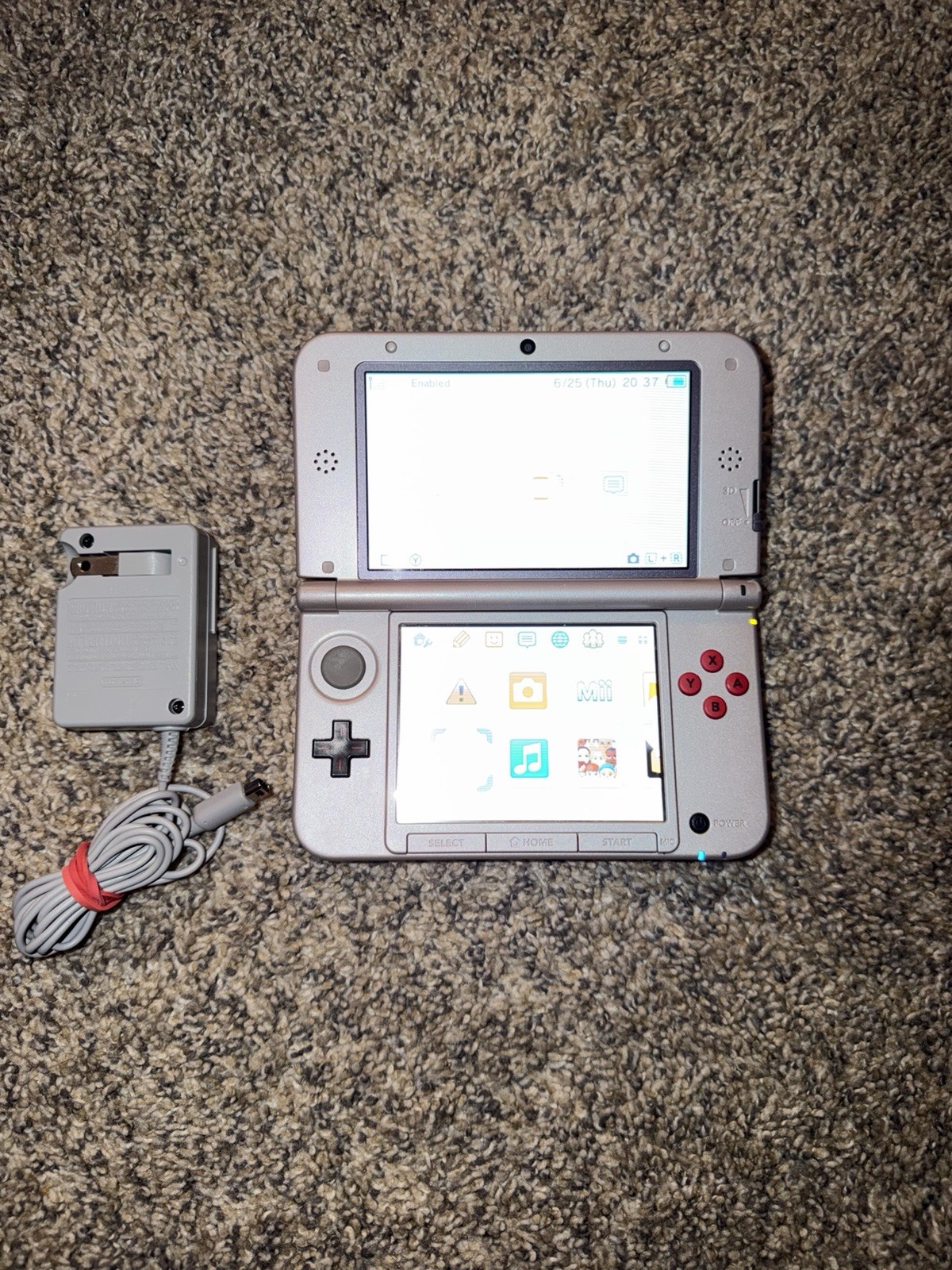 Nintendo 3DS XL Retro Silver Edition NES Controller w/ Charger (Tested & Working