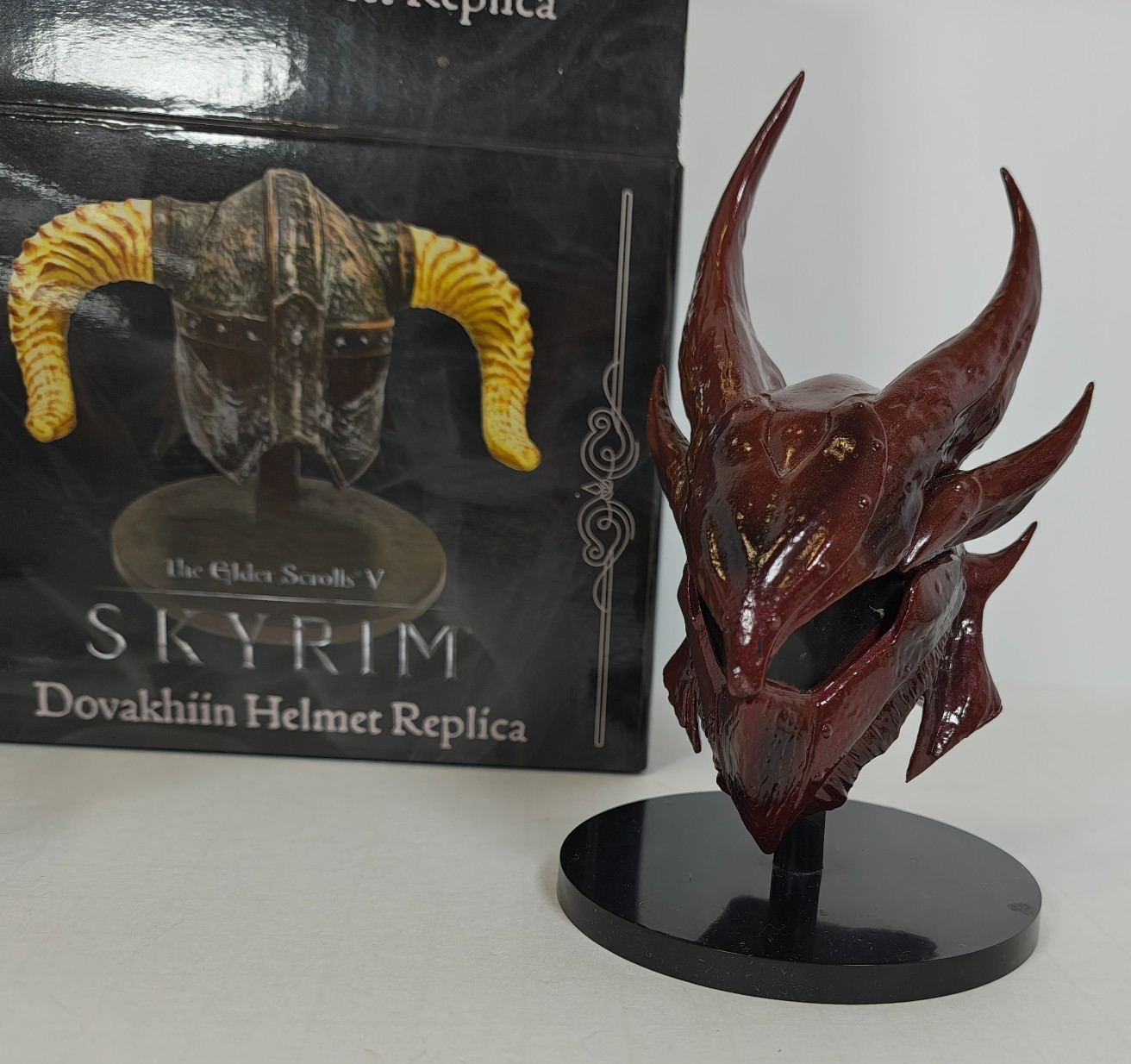 Lootcrate Replica Skyrim Decor Helmets Dovakhiin and Daedrik