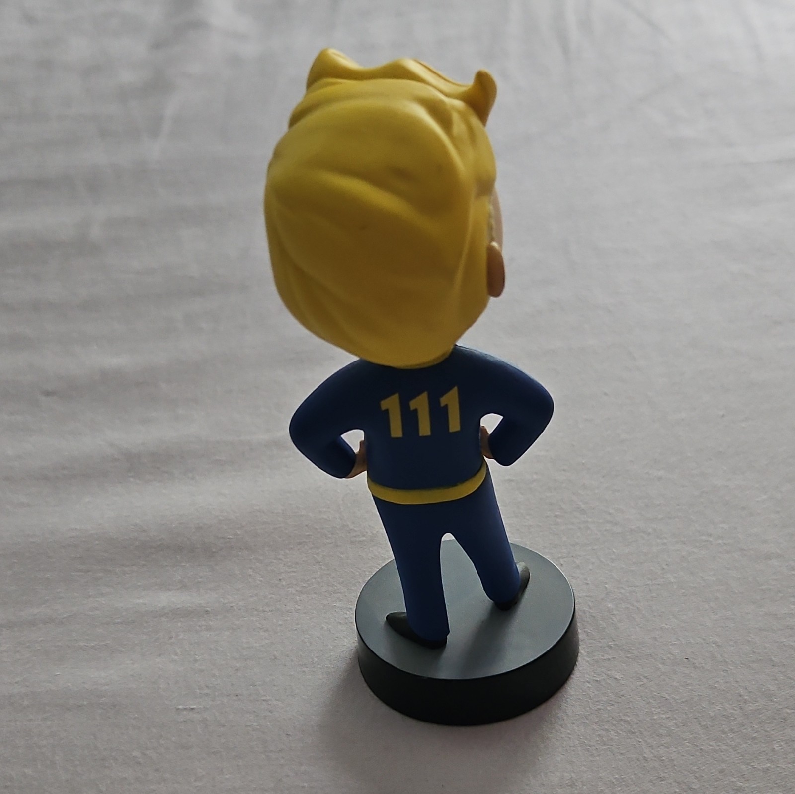 Fallout 4 Vault Boy 111 bobblehead Figure w/ Vault-Tec Base 2015