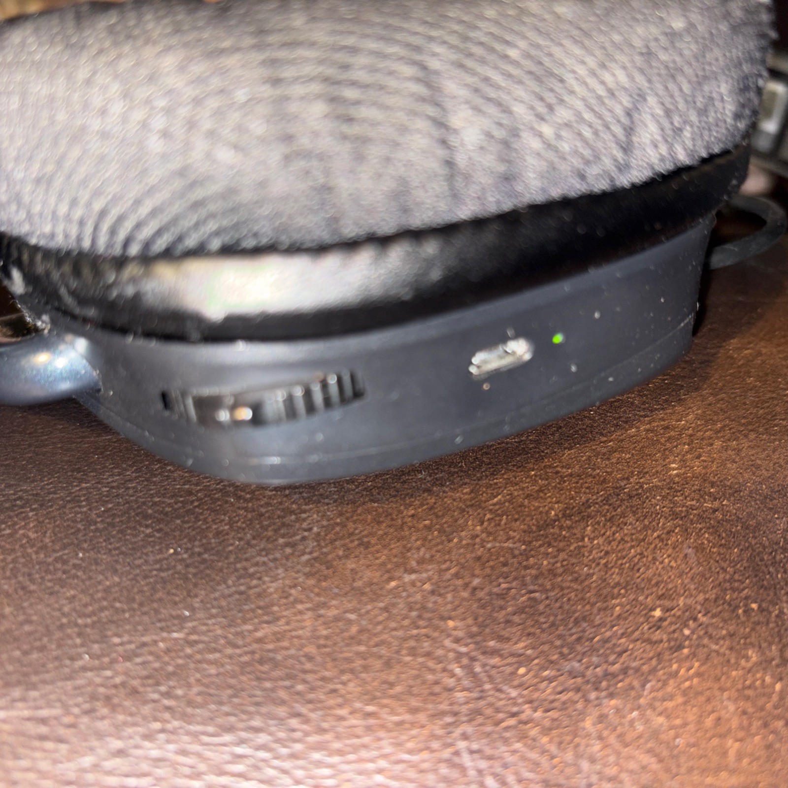 Corsair Headset Wireless Gaming And VOIP Calls Works Well. Few Scuffs.