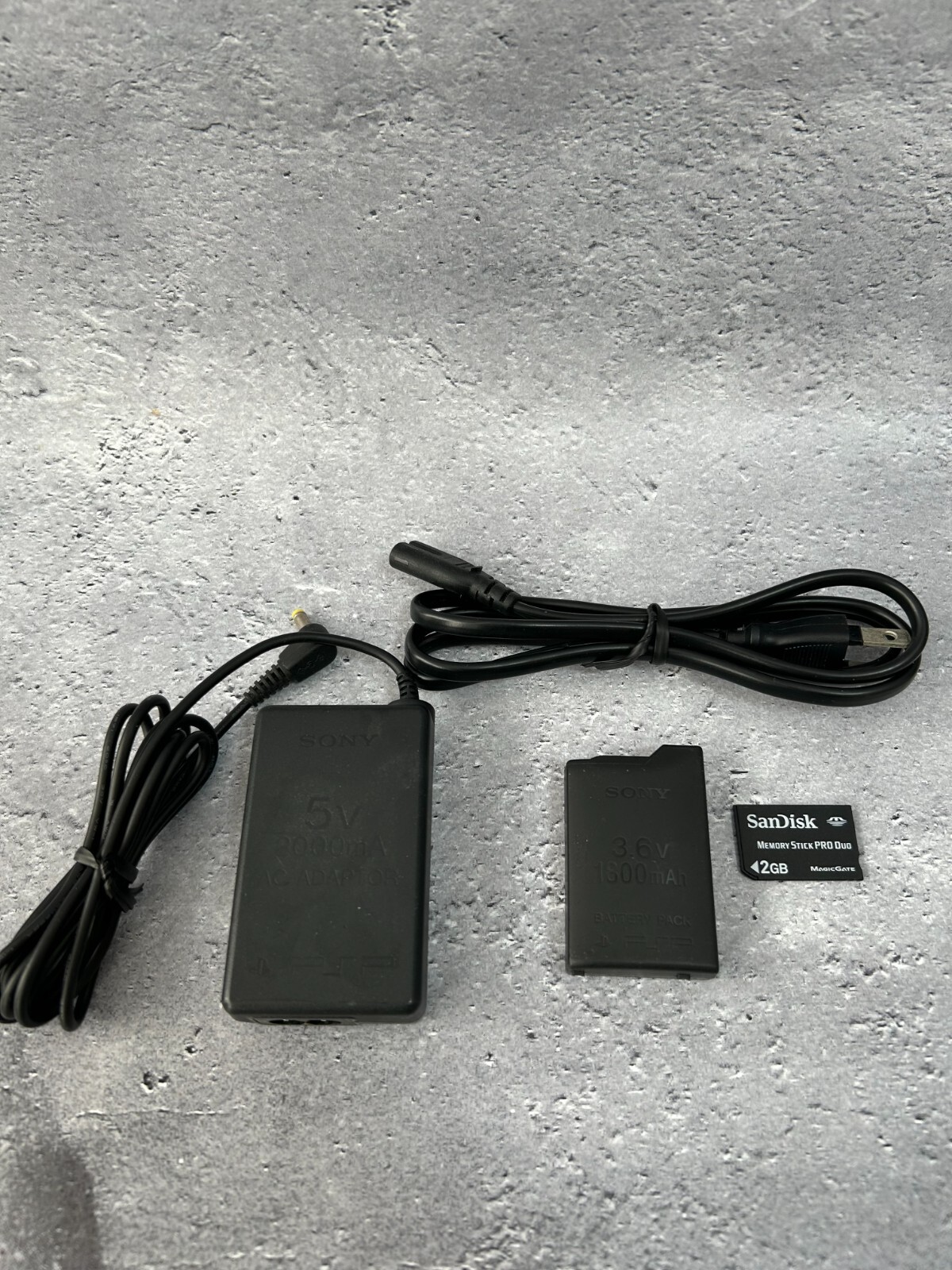 Sony PSP-1000 Console / battery＋charger＋memory stick random 3 games from US