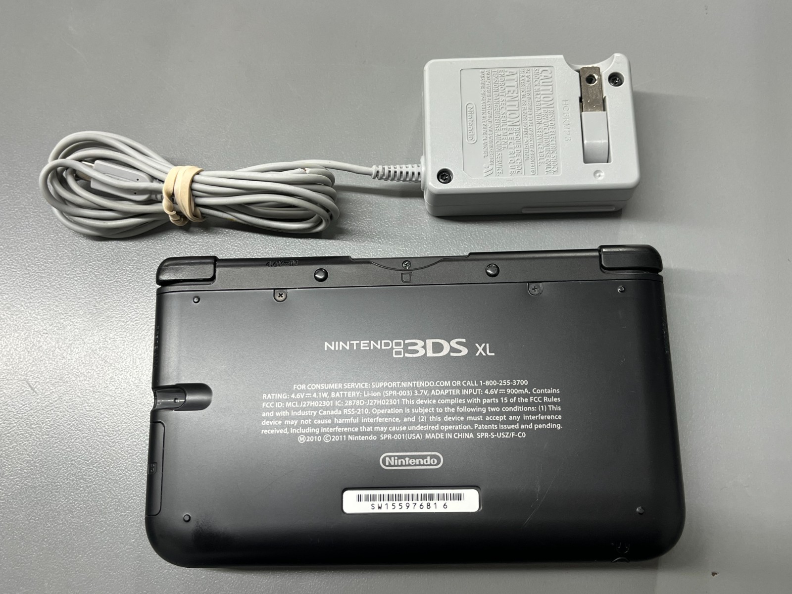 NINTENDO 3DS XL – HANDHELD – SPR-001 Black w/ charger & 4gb SD