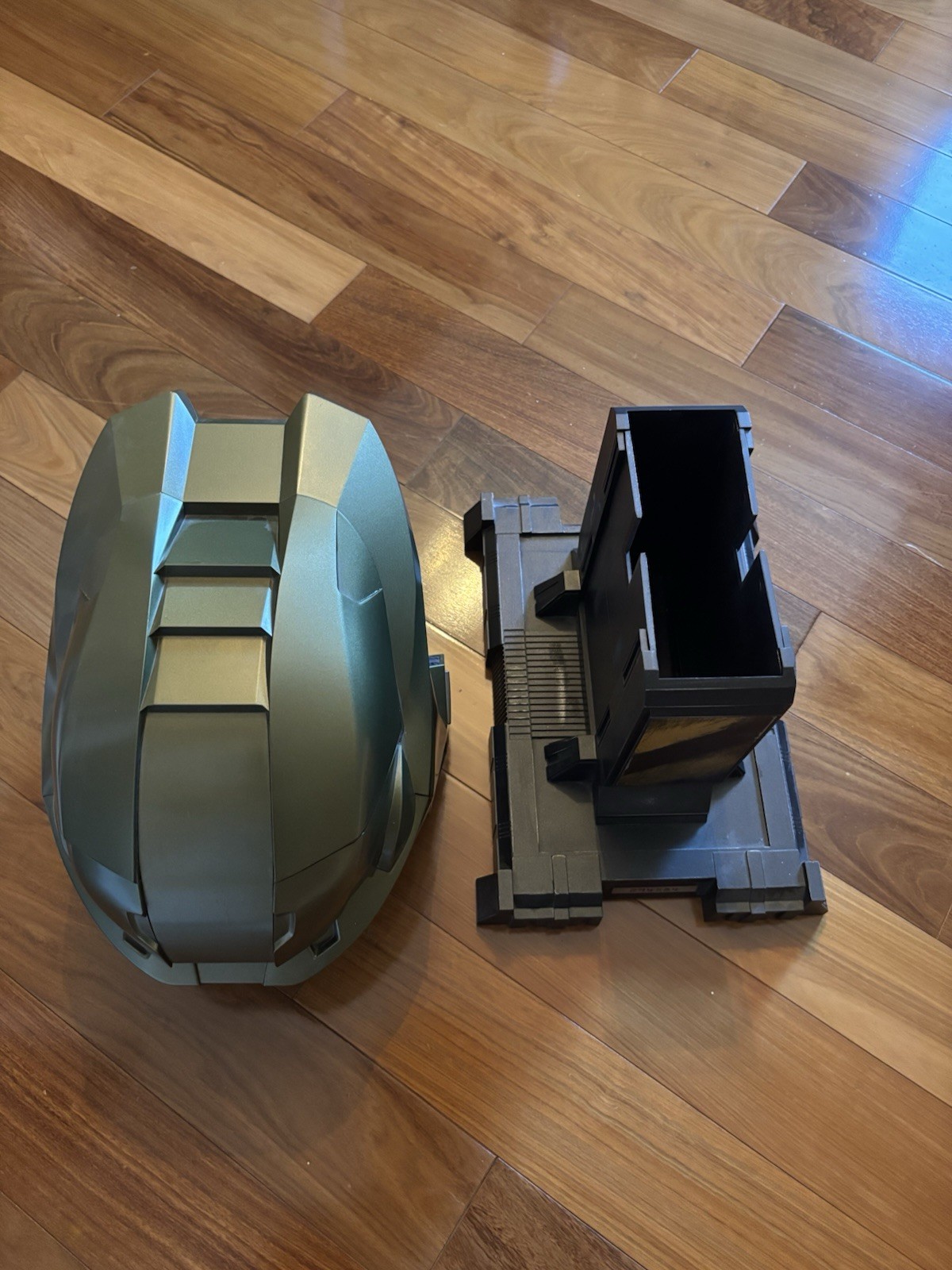 Halo 3 Legendary Edition Master Chief Helmet & Stand – No Game