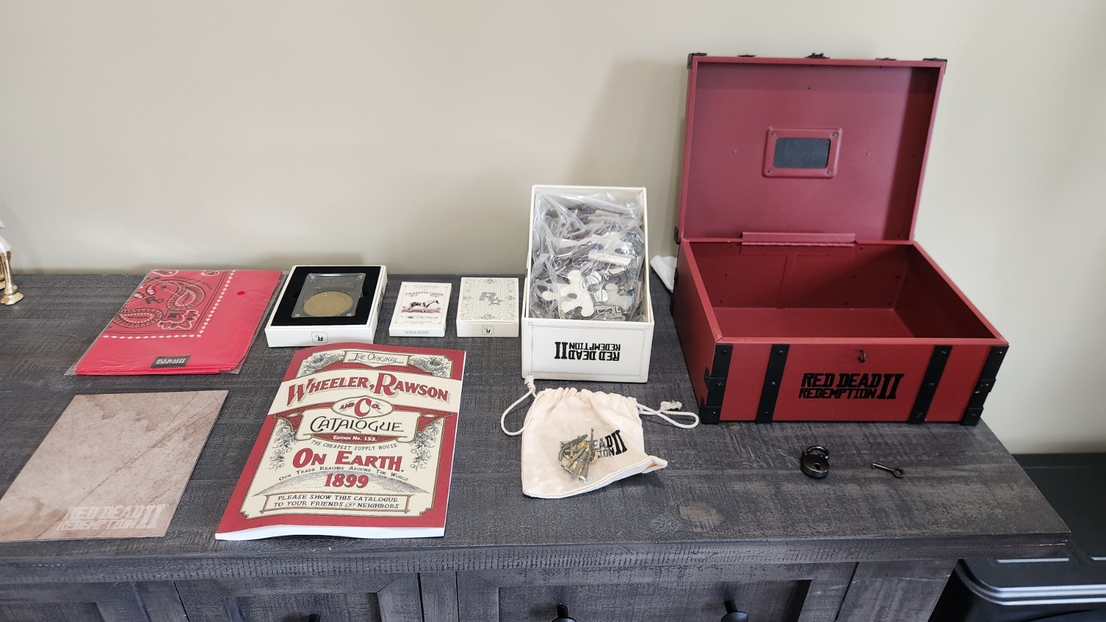 Red Dead Redemption 2 Collector’s Box Complete Set Without The Video Game. New