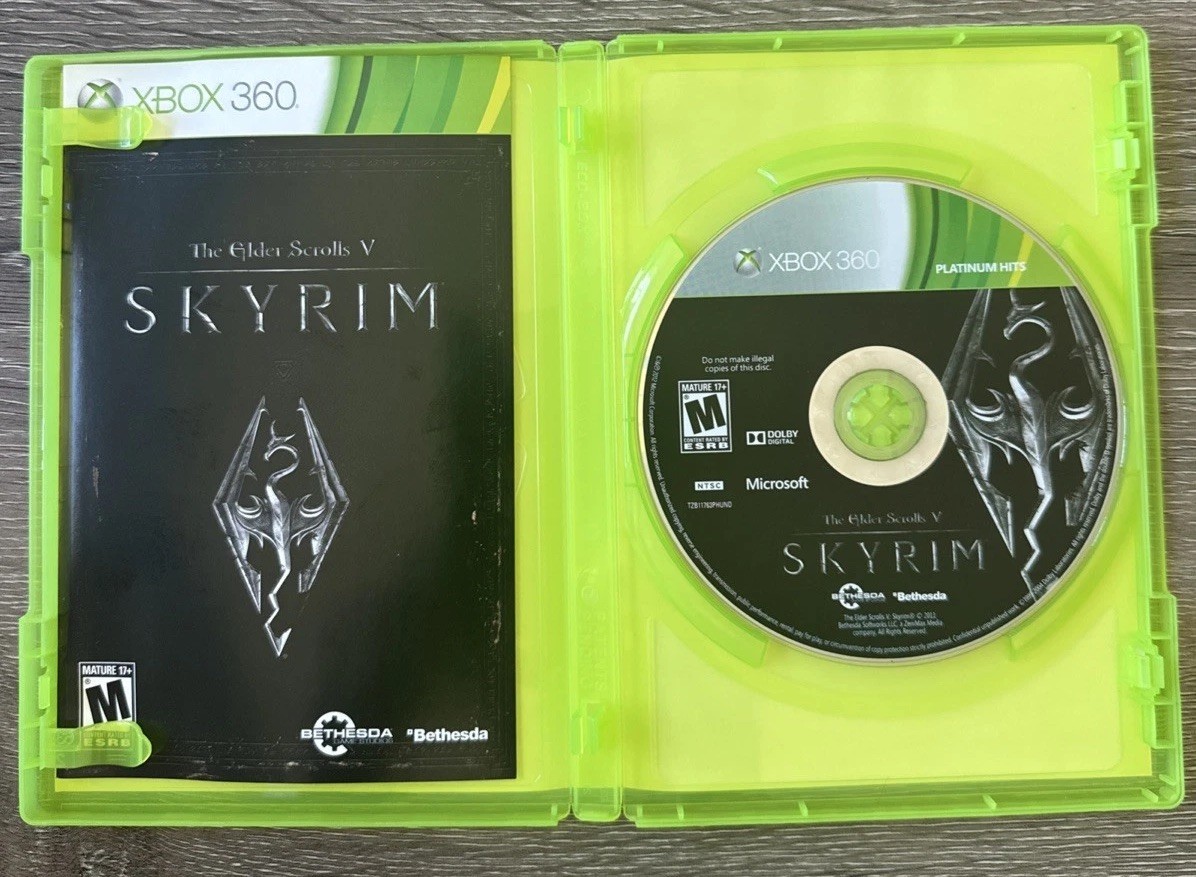 The Elder Scrolls V: Skyrim Xbox 360 2011 Better with Kinect (No Map)