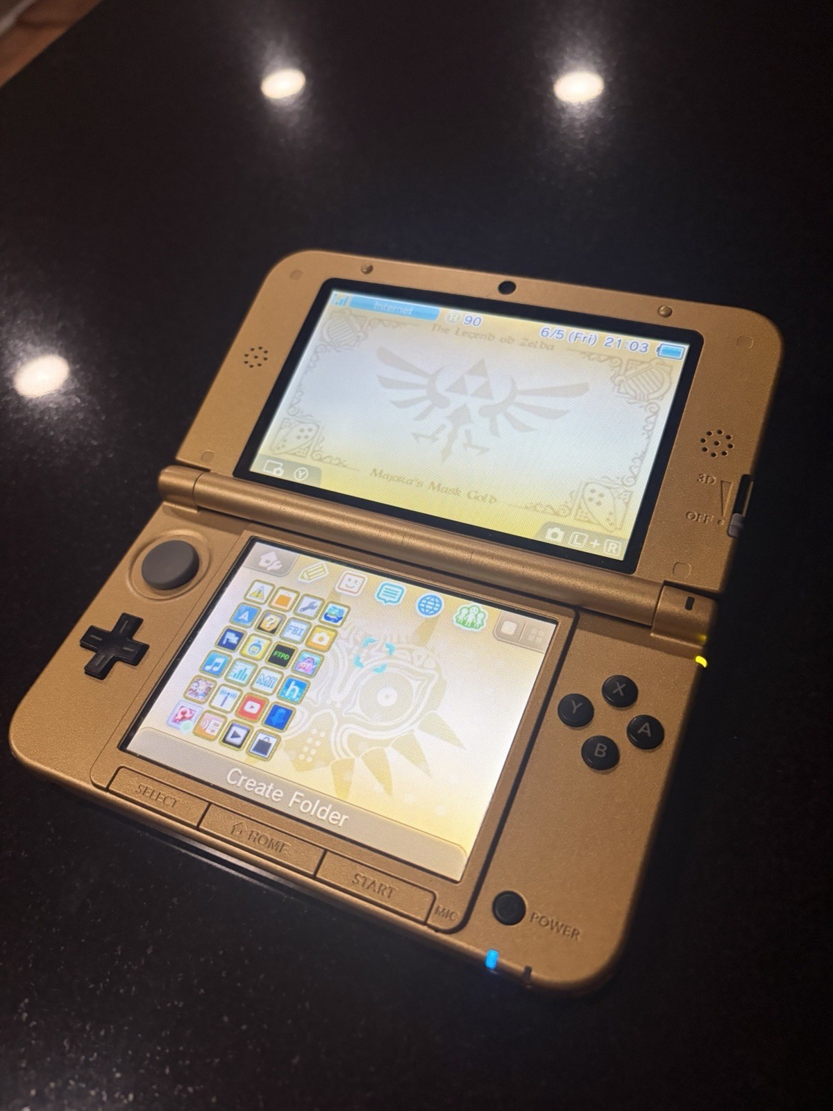 LIMITED EDITION: Legend of Zelda a Link Between Worlds Edition 3DS XL