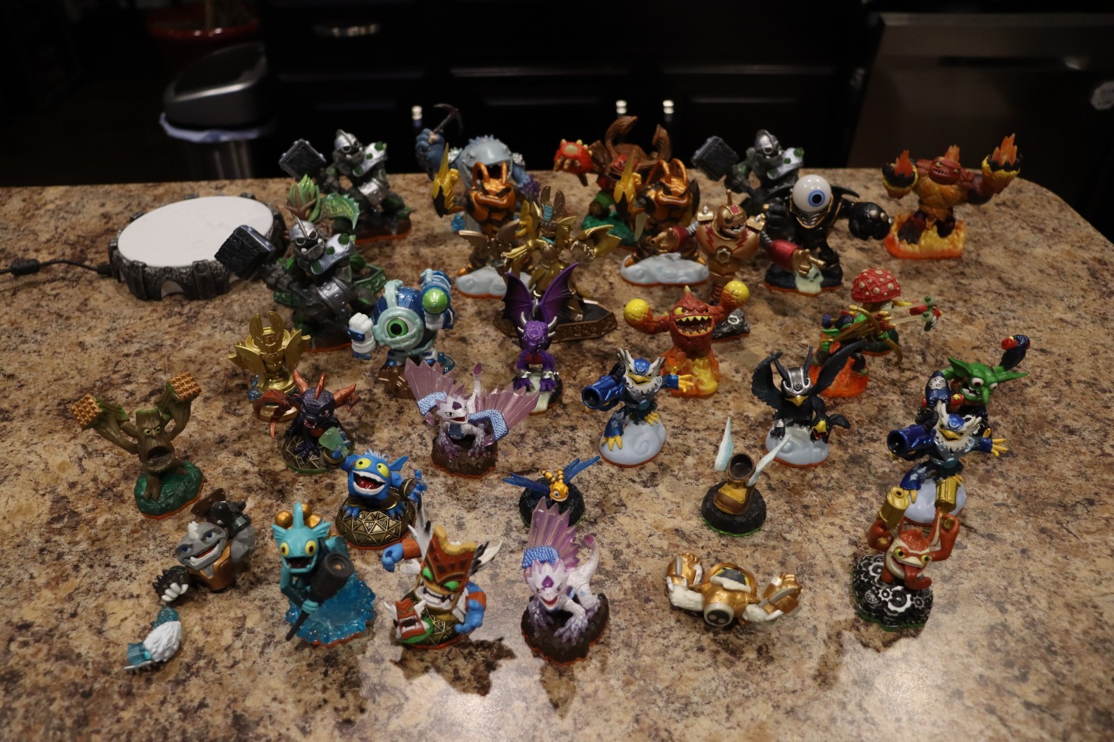 Skylanders Huge Lot 25+ Figures + Swap Force Portal Giants, Trap Team & More