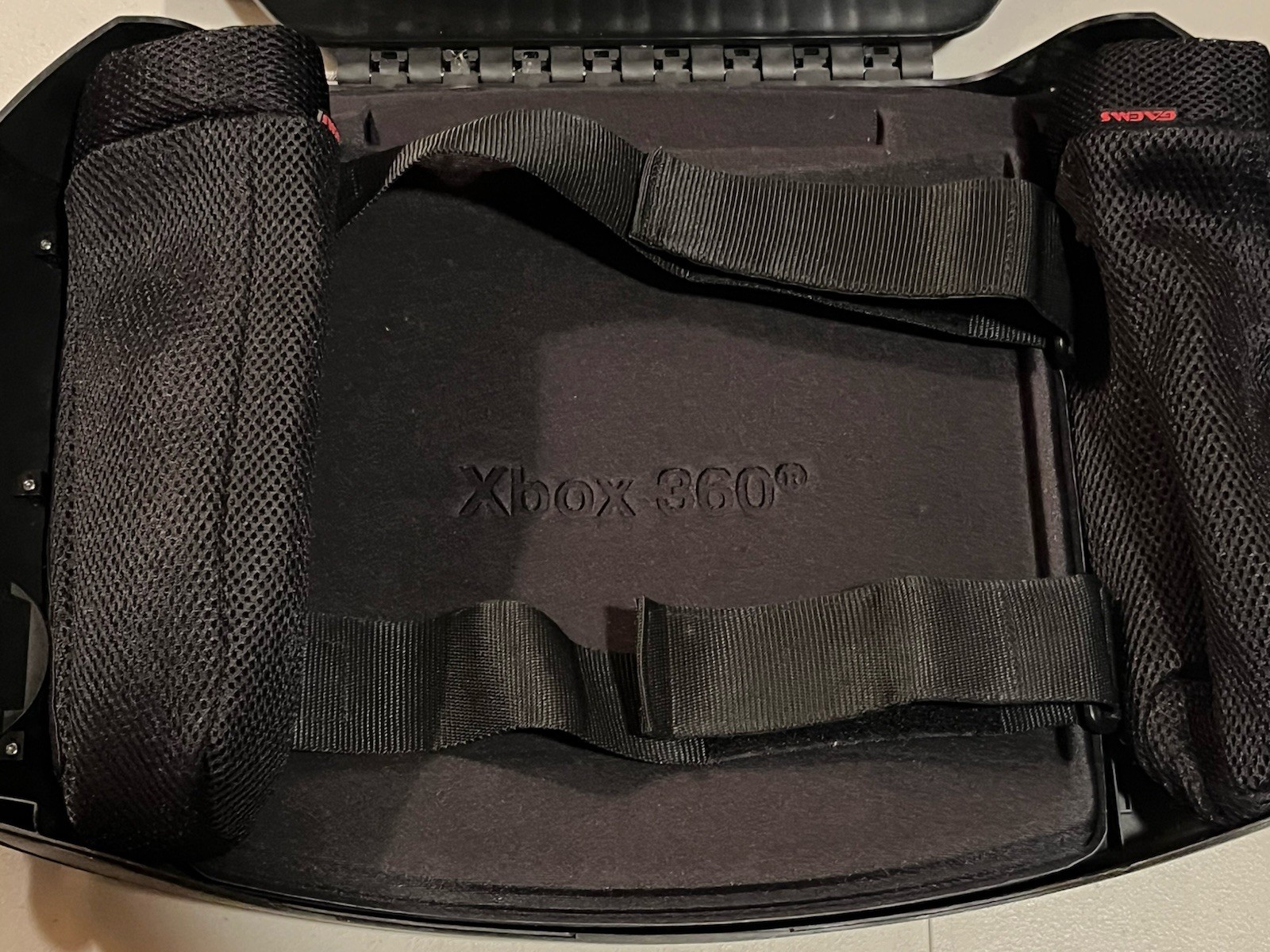 Gaems G155 Portable Gaming Monitor Case With Power Cord – READ DESCRIPTION