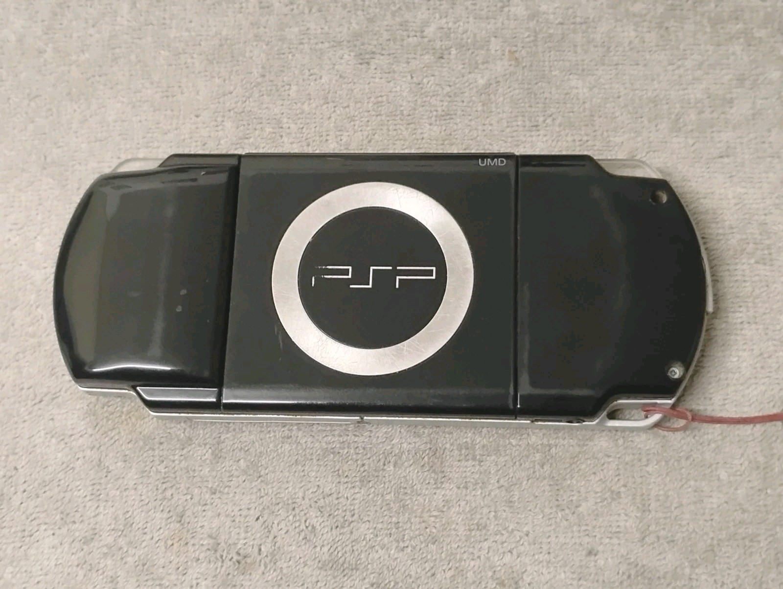 BLACK Sony PSP 1000 System w/ Charger & Memory Stick Duo *NO Battery